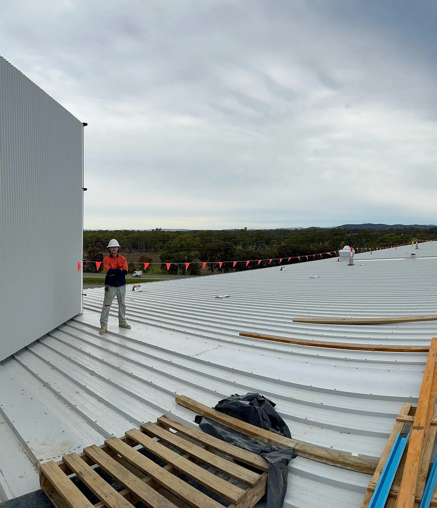 It’s Jett’s world and we’re all just living in it ๐
Roof access has been key in recent weeks for the crew at Boorooma to continue with powering up the Coles store. Luckily they’ve had slightly better weather than us Sydney f