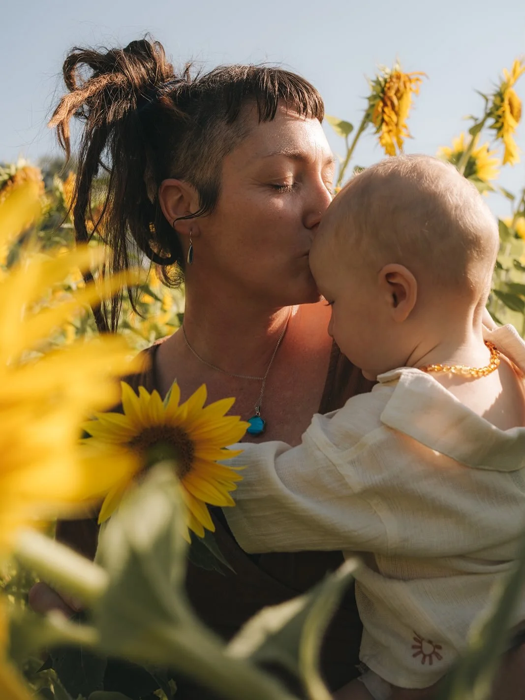 🌻 SUNFLOWER SESSIONS 

SUNDAY 22nd Feb
And new date SUNDAY 1st March.

Only a few places available each day. 

Perfect for:
- Families
- Couples
- Friends - anyone really! 

Expect something grounded, earthy, warm and fun. No awkward posing. 

You&r