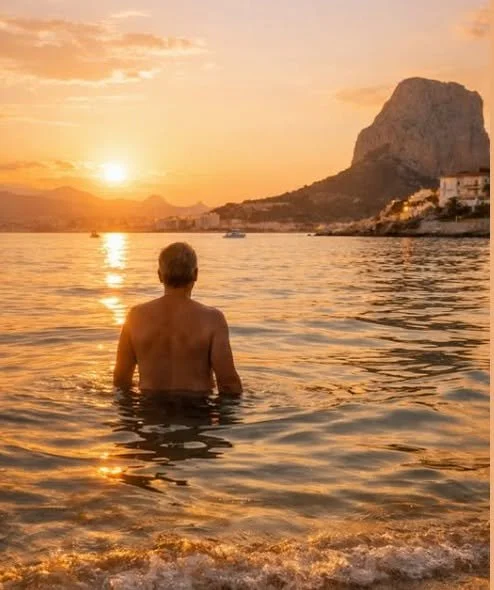 Waarom een ontmoeting in de zee van Calpe meer zegt dan duizend vakantiefoto’s