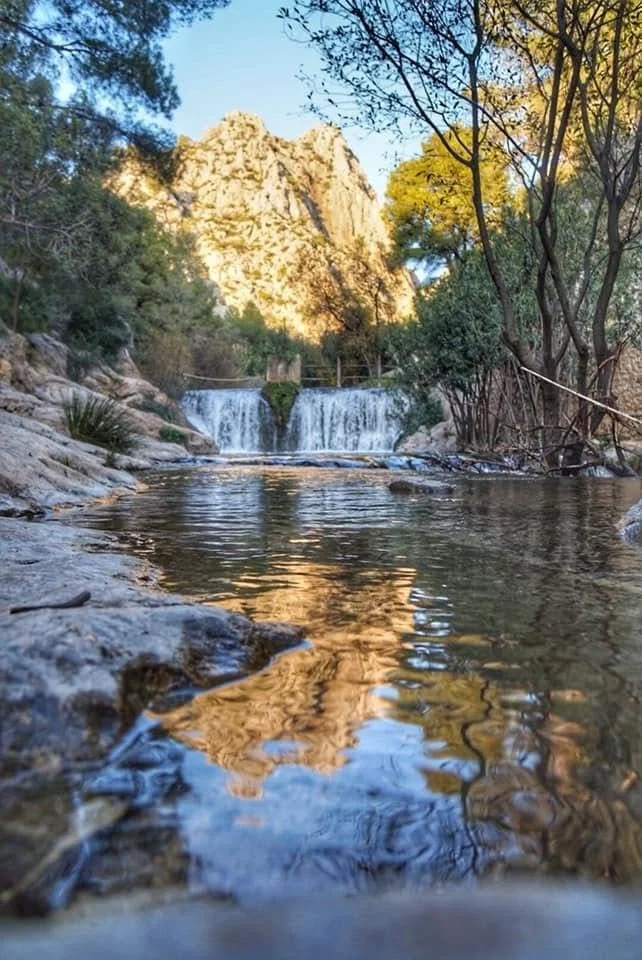 Algar‑watervallen: de mooiste dagtrip vanuit Calpe voor wie echte natuur wil voelen