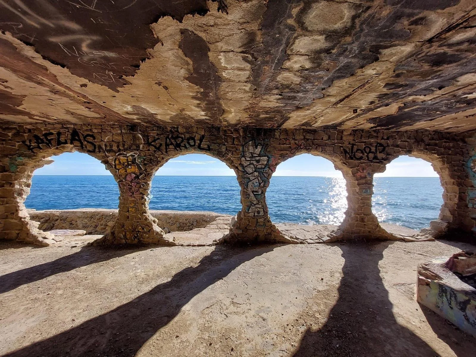 La Manzanera in Calpe: de verborgen wijk waar geschiedenis, architectuur en nostalgie samenkomen. 