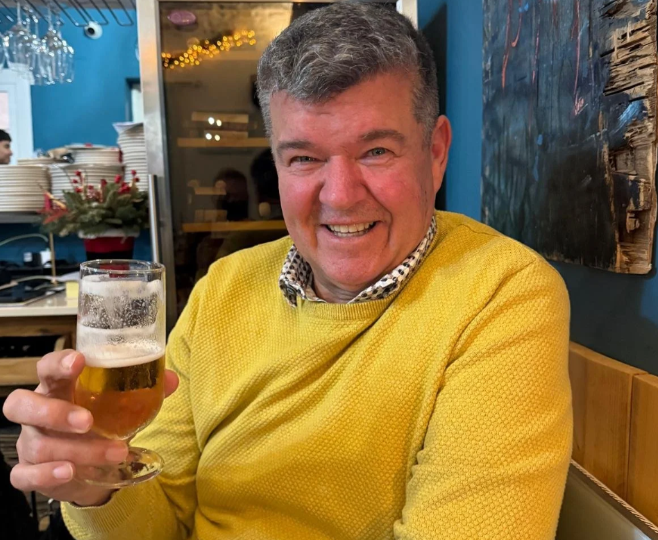 Genieten van een drankje op een café in Calpe
