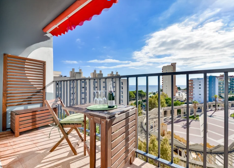 Vakantieappartement in Calpe met zonnig terras, zeezicht en centrale ligging dichtbij het strand.