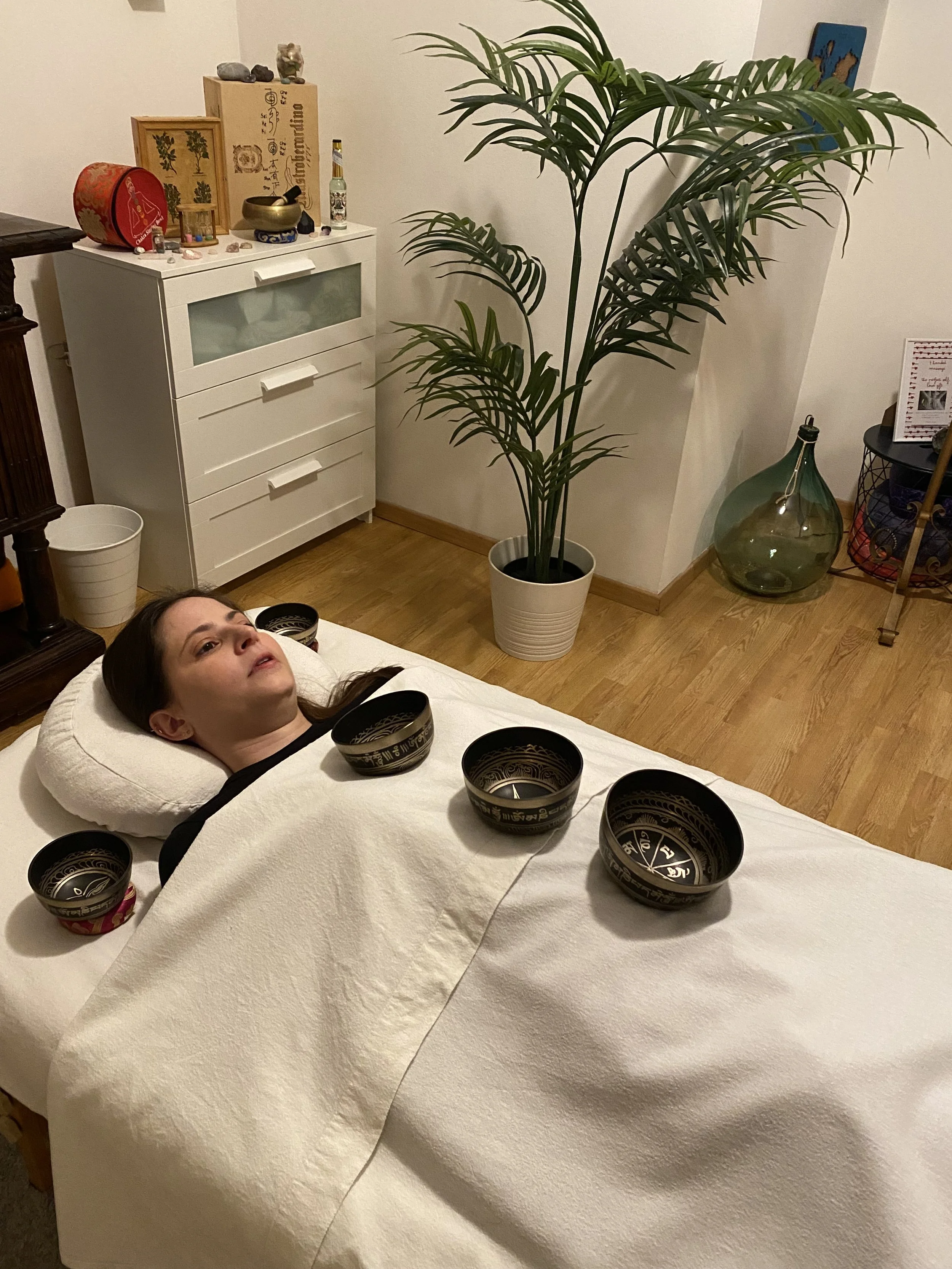The Benefits of Sound Healing and How It Complements Massage, Reiki, and Meditation