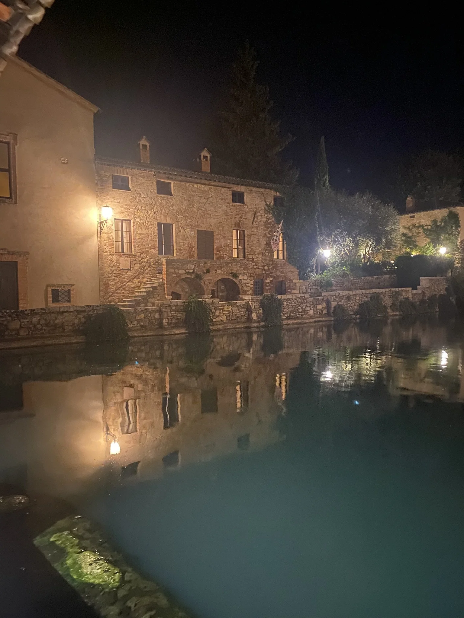 Bagni Vignoni: The Thermal Village Where Water Replaces a Piazza