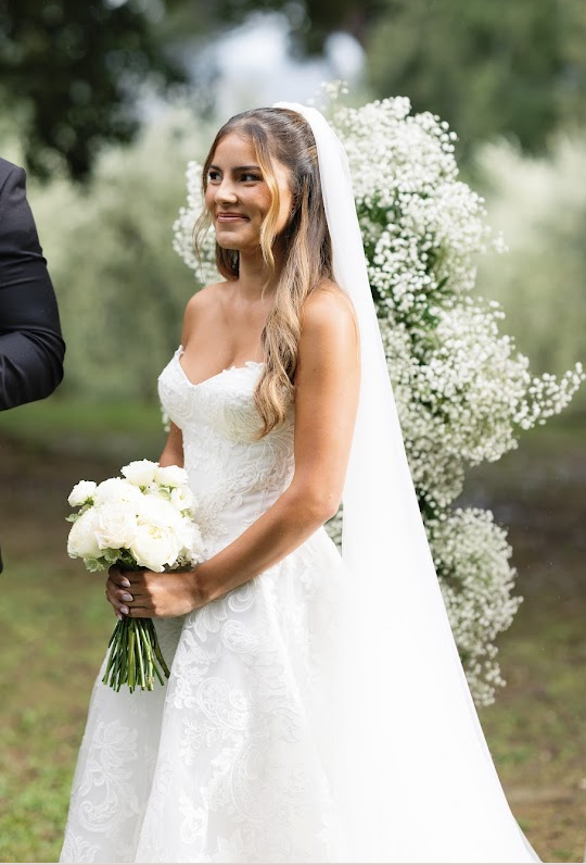 On-site wedding massage by a mobile masseuse at a destination wedding in Tuscany