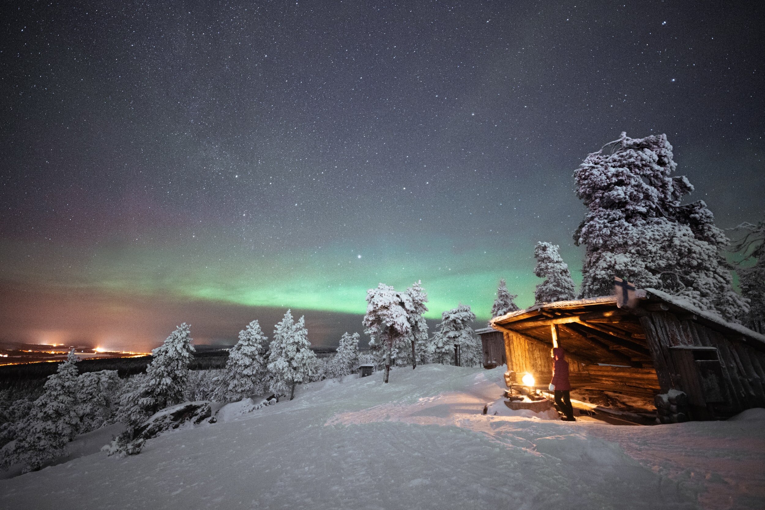 Northern lights over Finland can be enjoyed with an escort service europe