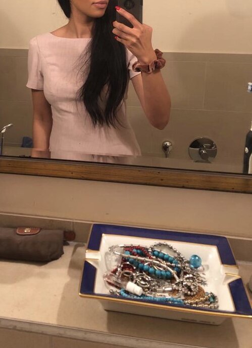 High Class Begleitdame Maya für Veranstaltungen und Abendbegleitung  buchbar in Düsseldorf und München und Brüssel