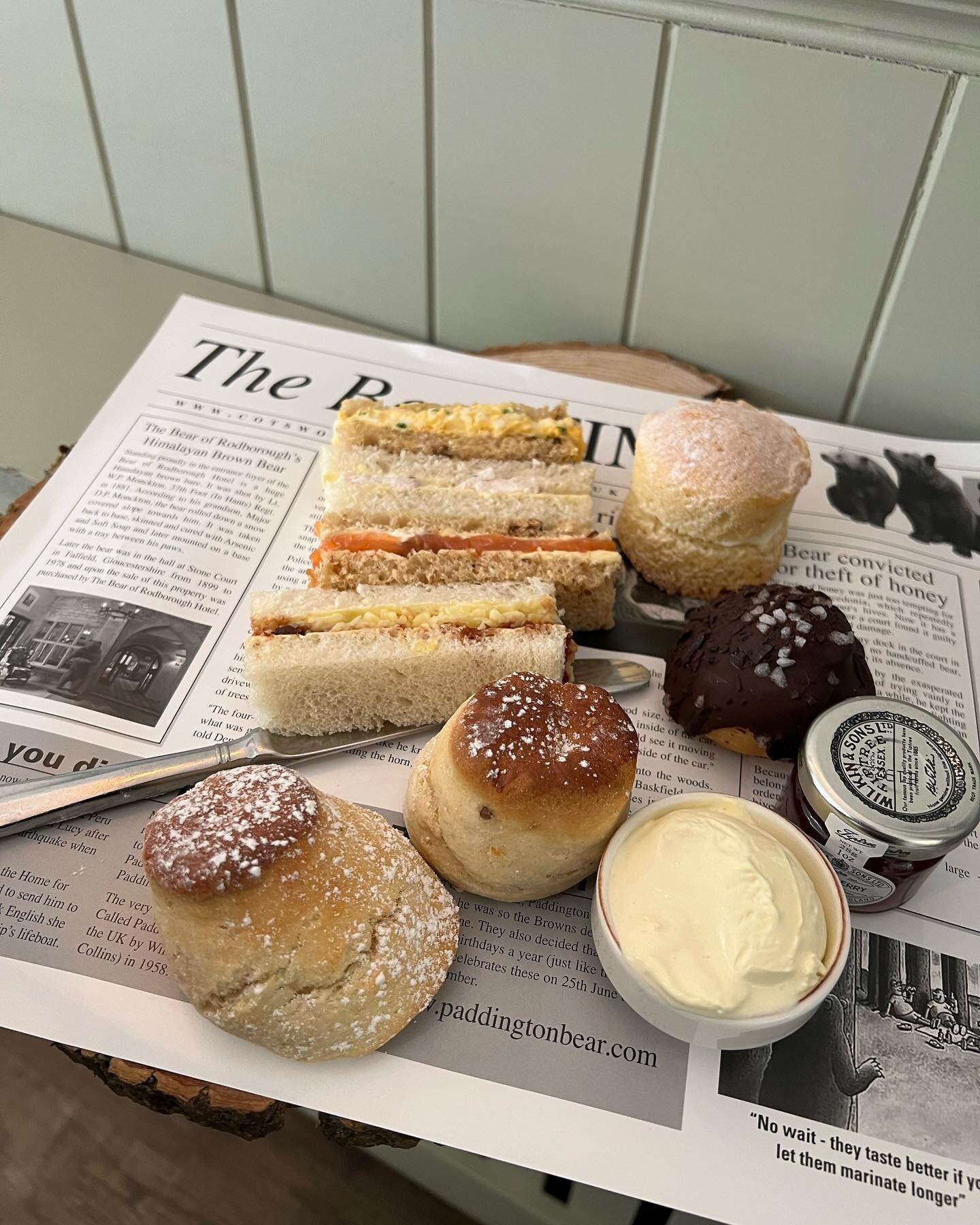 The Bear of Rodborough open day today was fabulous, so lovely to meet so many wonderful couples planning their big day. 

The bear has set the standard for looking after its suppliers again - another wonderful afternoon tea spread - thank you so much