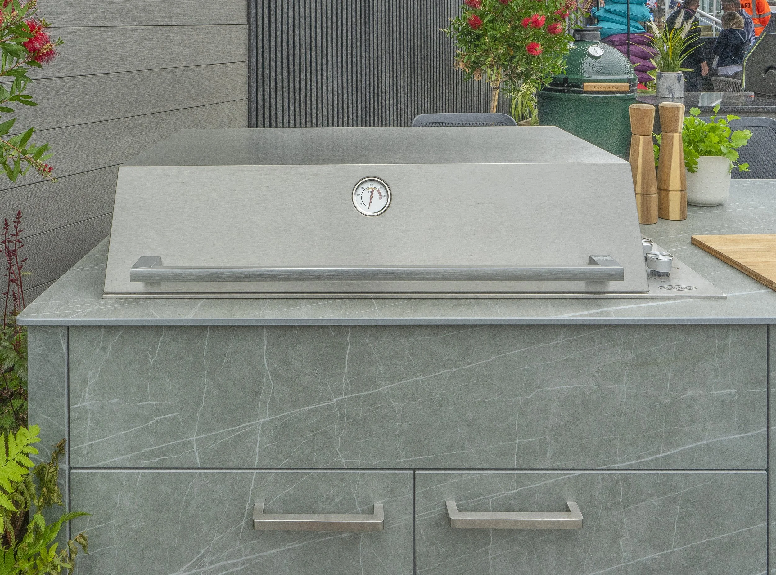 1 Zaha Silk 3 Beefeater Proline Grill.jpg