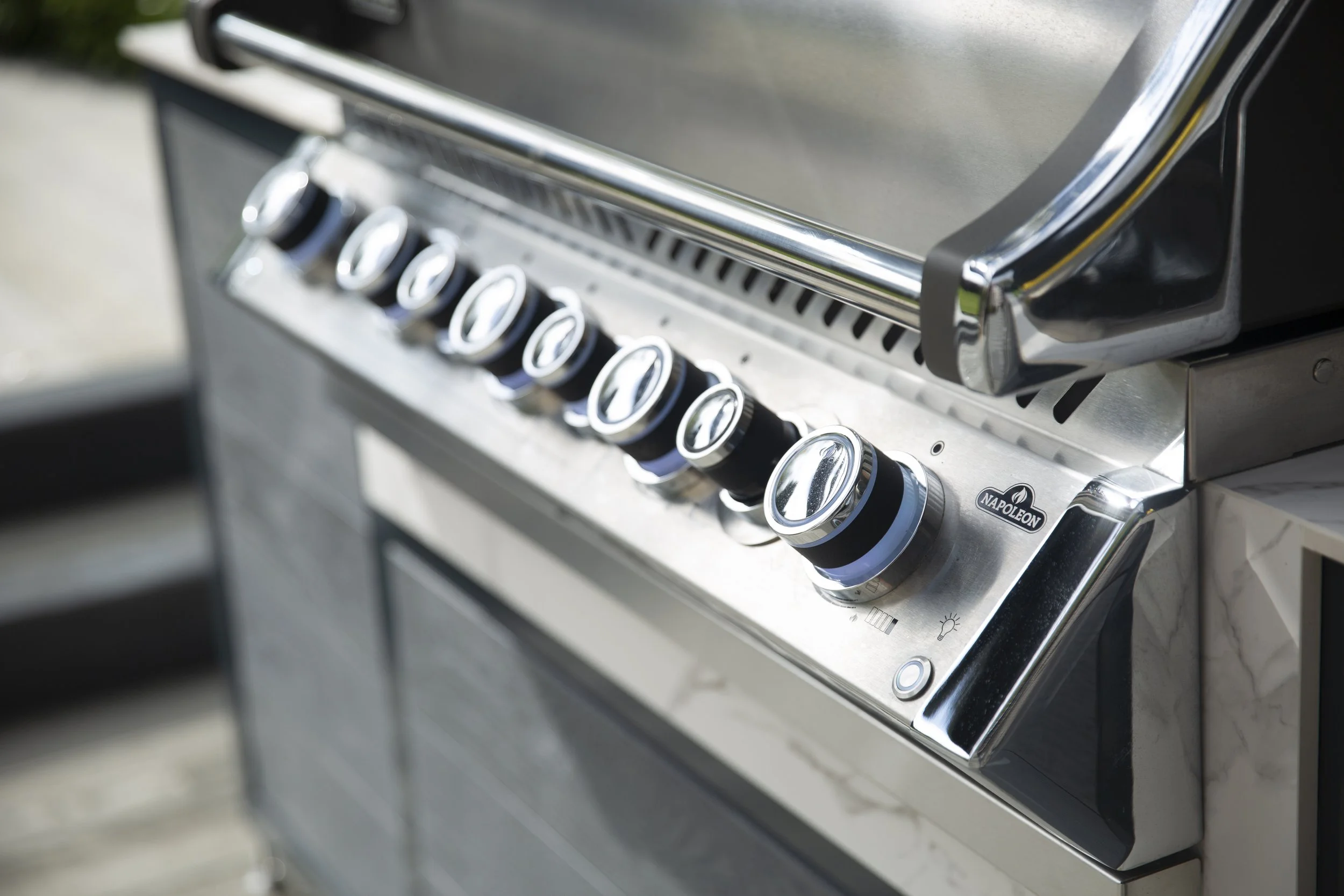 EO Outdoor Kitchen - Porcelain, Stainless Steel, Dekton