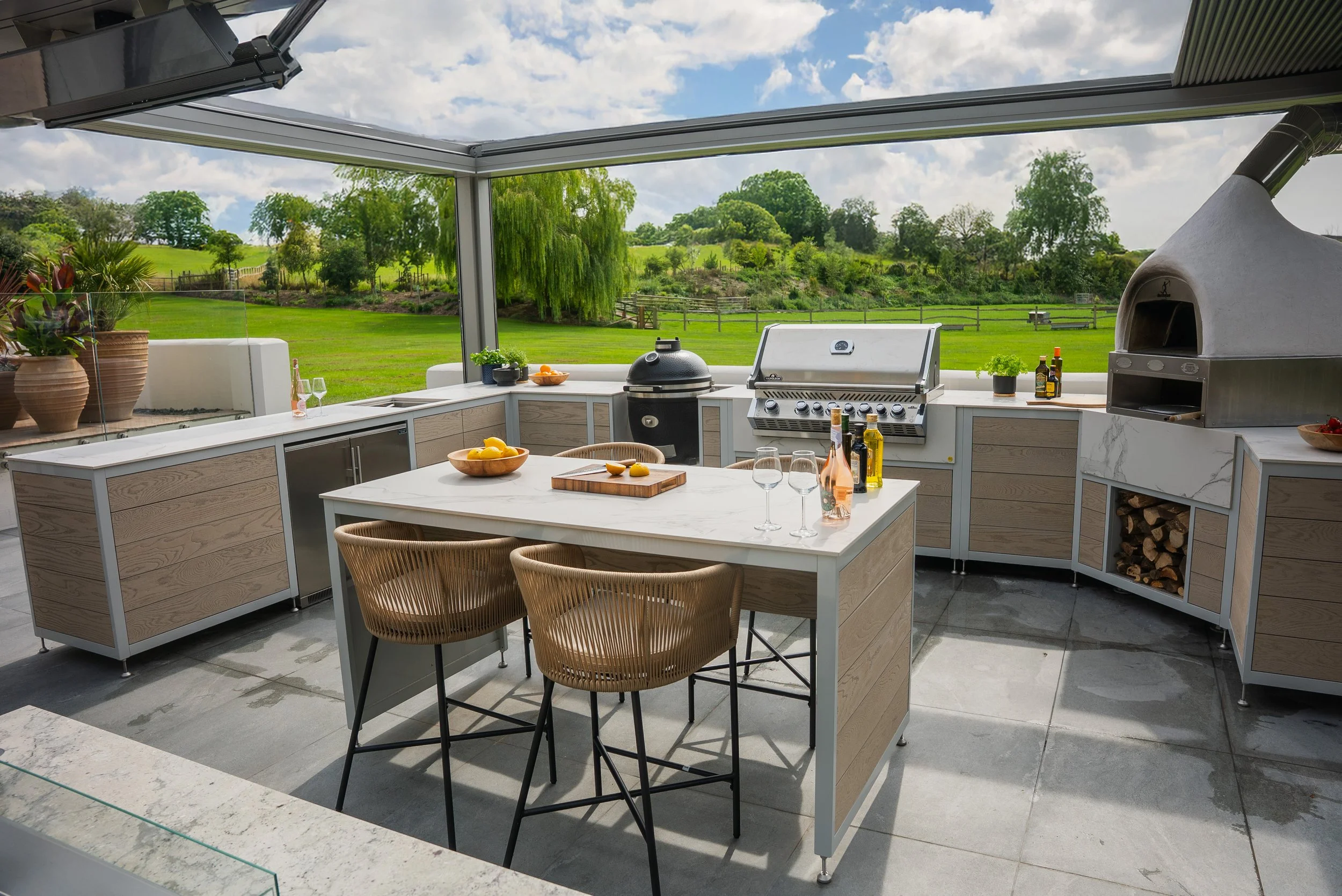 EO Outdoor Kitchen - Porcelain, Stainless Steel, Dekton