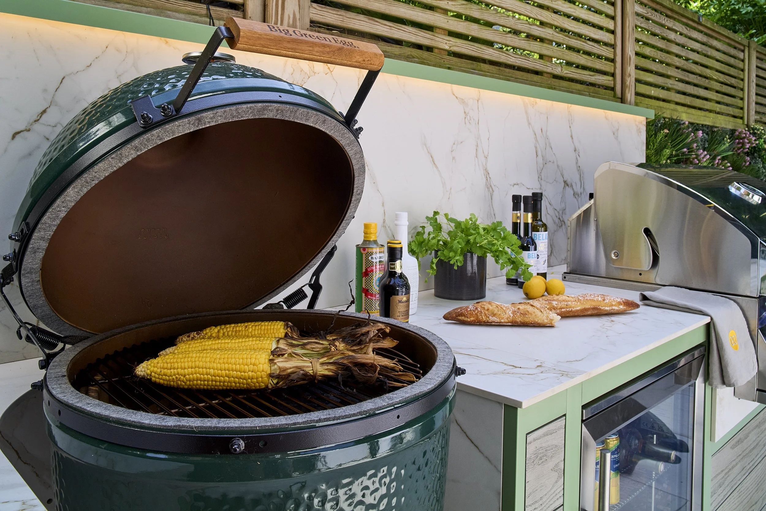 EO Outdoor Kitchen - Porcelain, Stainless Steel, Dekton