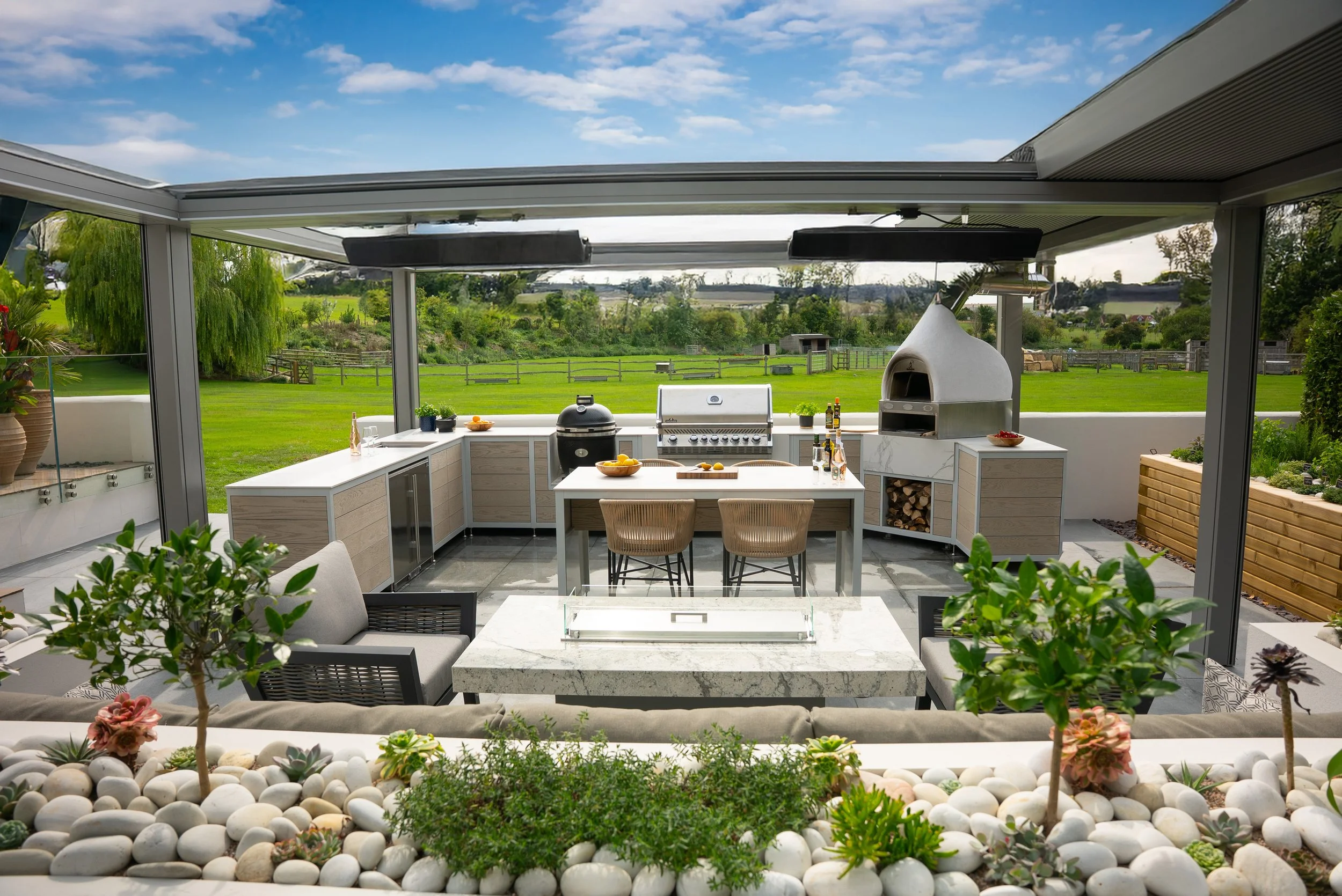 EO Outdoor Kitchen - Porcelain, Stainless Steel, Dekton