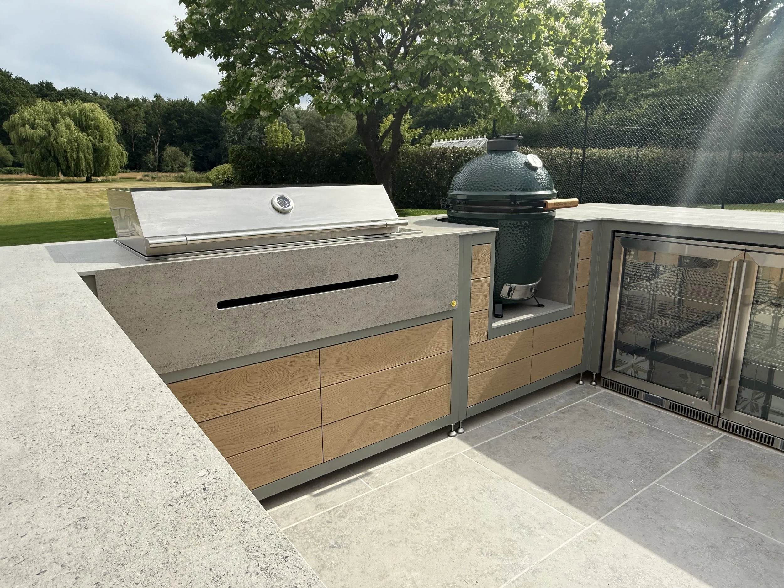 EO Outdoor Kitchen - Porcelain, Stainless Steel, Dekton