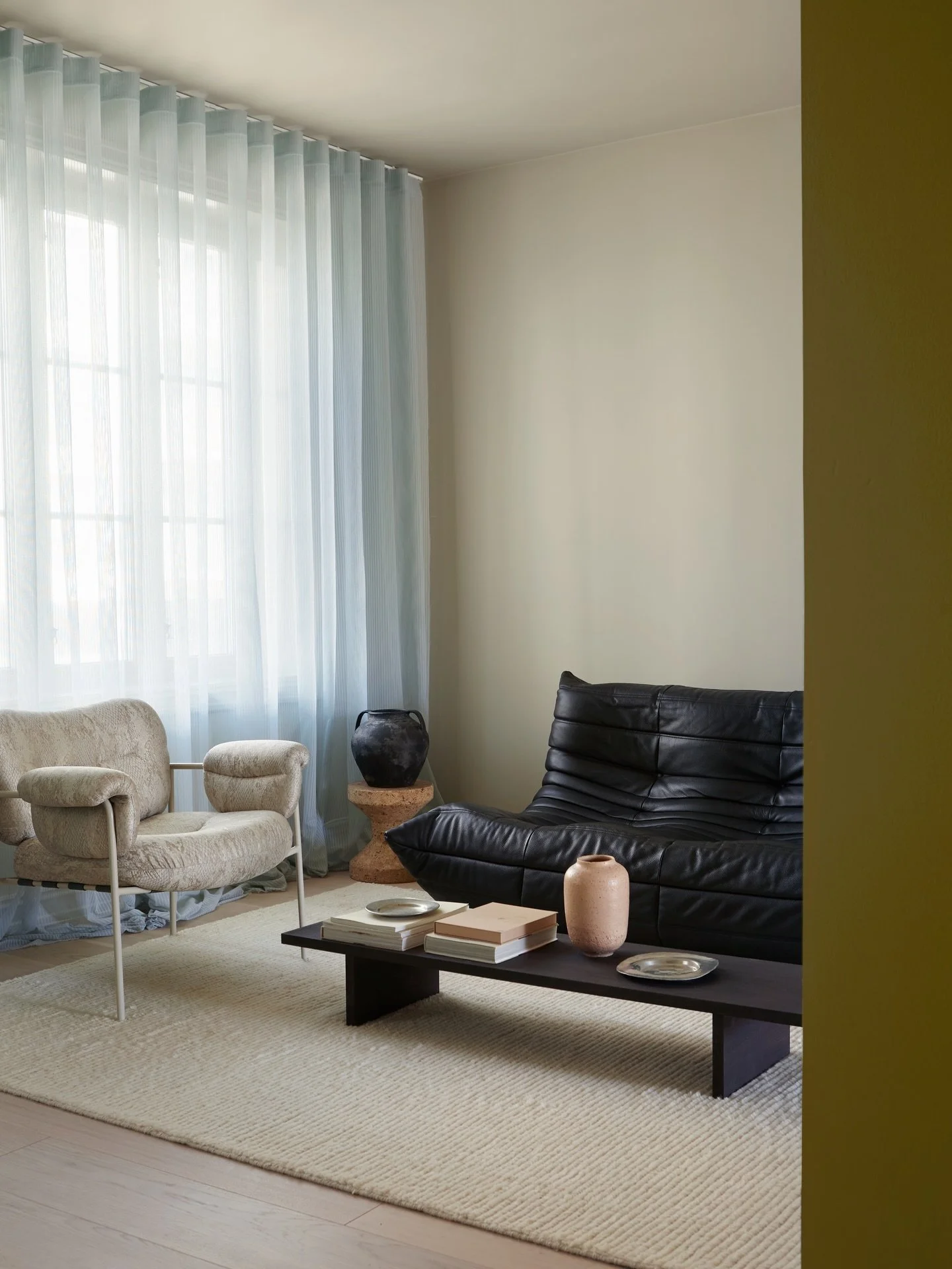 Softer than soft, our Nami Wool rug in the color cream. Perfect for your bedroom or living area for a warmer feeling. 

📷 @birgitfauske