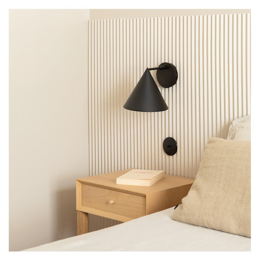 Projet CART &bull; Conception &amp; r&eacute;alisation
La suite parentale
Zoom sur la partie chambre compos&eacute;e de mani&egrave;re harmonieuse pour que l&rsquo;oeil se repose en passant du lit au dressing de mani&egrave;re fluide et douce
.
T&eci