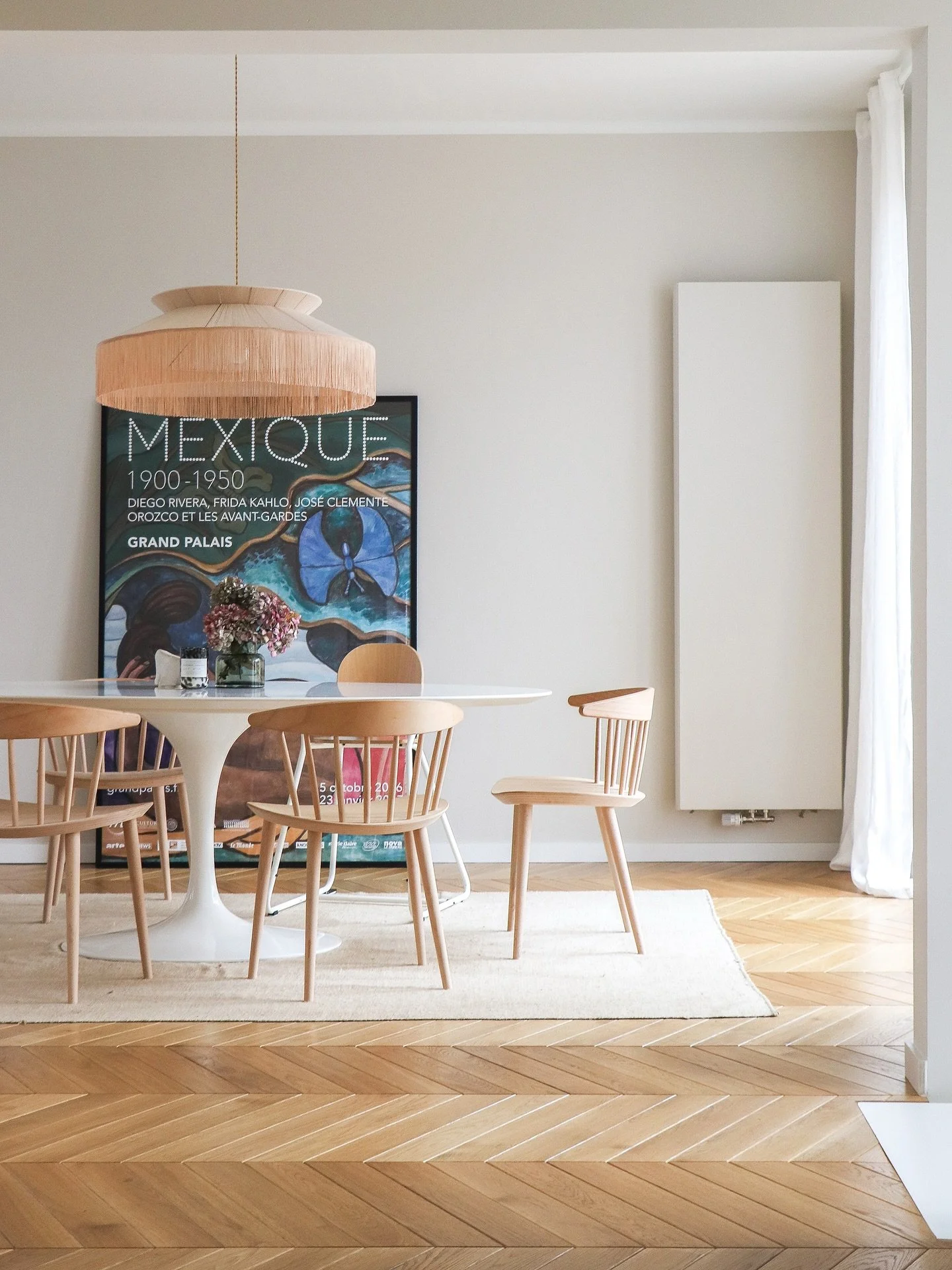 Projet TERLINDEN &bull; Conception 
Apr&egrave;s / Avant ✨
La salle &agrave; manger - Transitions 
. 
Changement de point de vue, pour une belle transition entre l&rsquo;entr&eacute;e et la salle &agrave; manger. 
La base architecturale &eacute;tait 