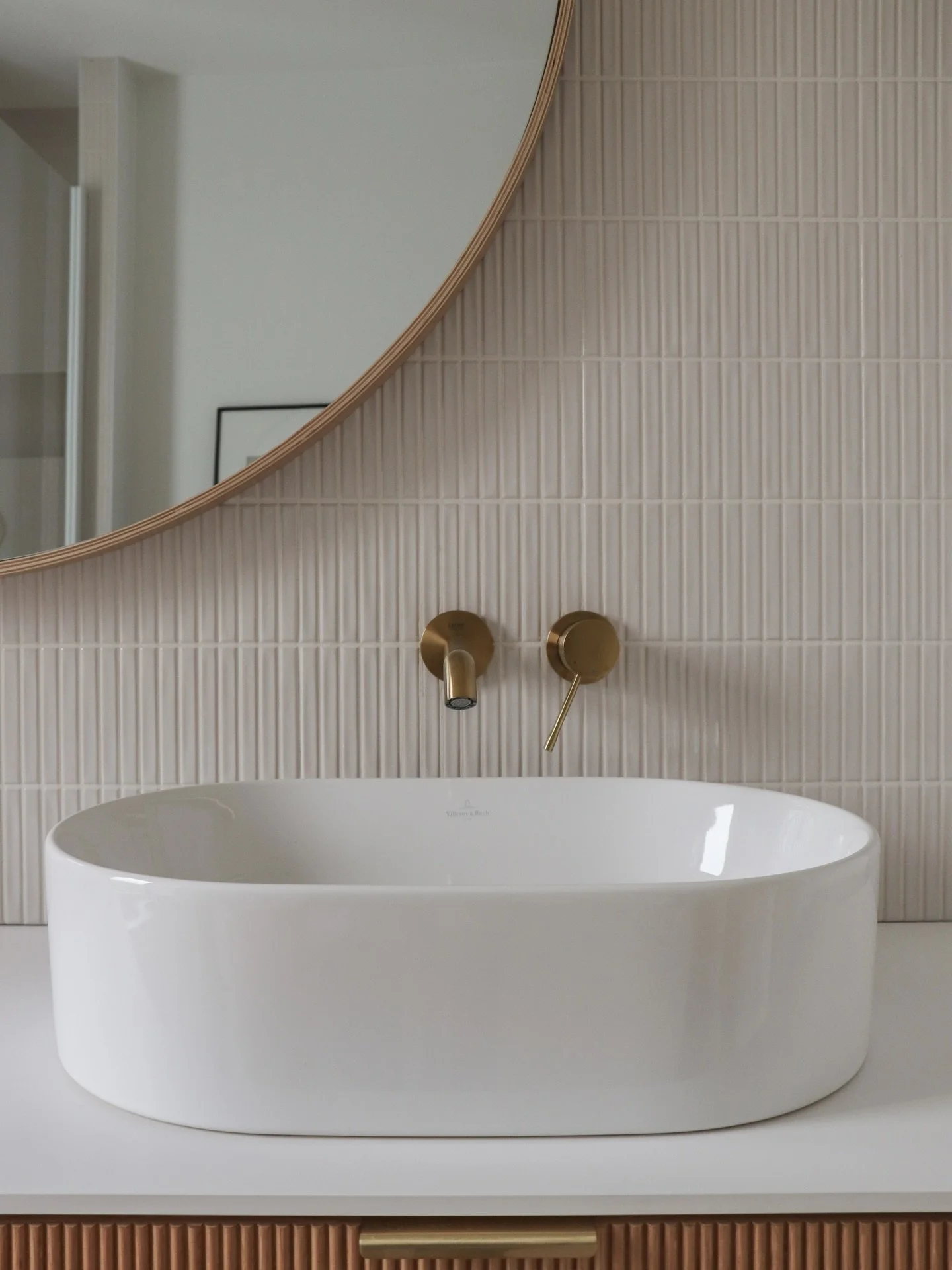 Projet TERLINDEN &bull; Conception 
Apr&egrave;s / Avant
La salle de bain 
. 
Avant d&rsquo;arriver dans la chambre parentale, il fallait passer&hellip; par la salle de bain familiale. 

Nous avons retravaill&eacute; ce grand espace de mani&egrave;re