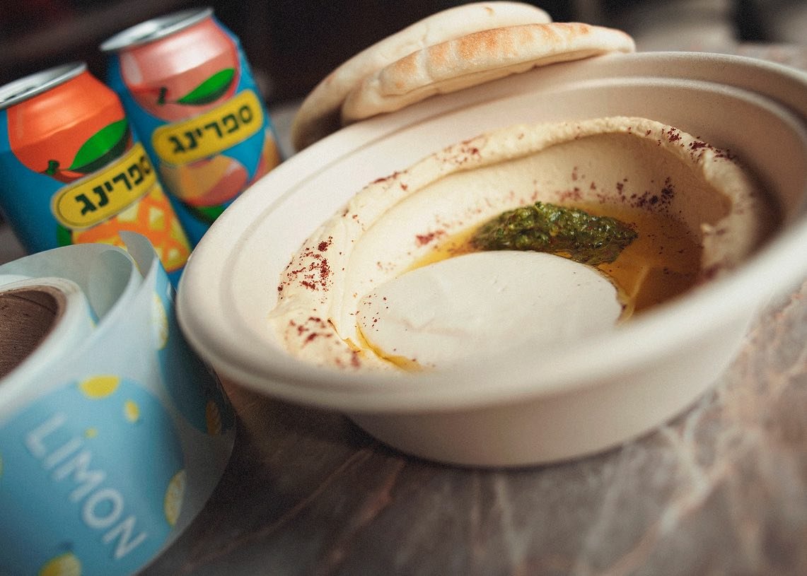 You requested it and we listened; our classic hummus with all the toppings now back and available for takeout on Uber Eats/delivery!

xo,

🍋

#limonbeaches #torontorestaurant #foodsinthe6ix #6ix #6ixeats #6ixfoods #yyzeats #yyzrestaurants #yyzfood #