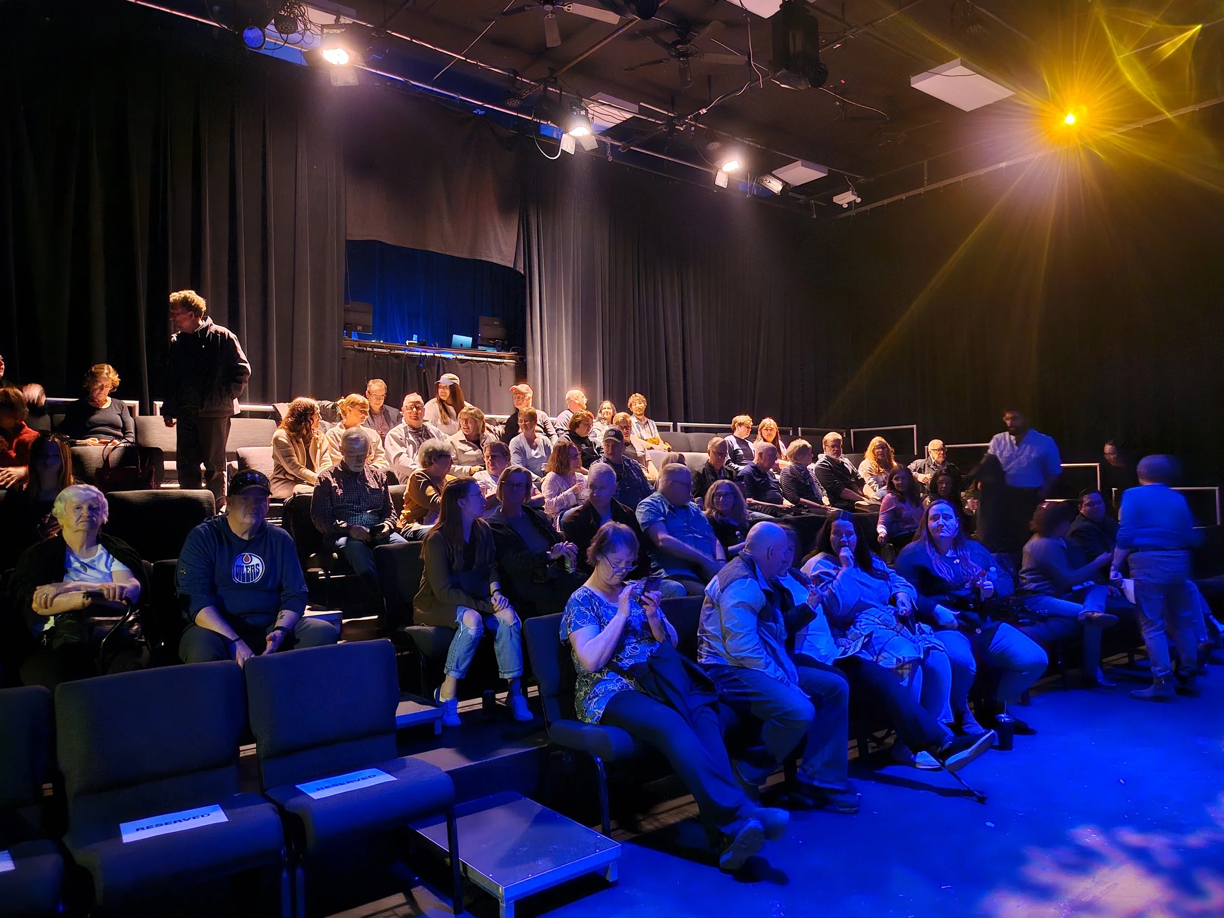 Crowd 11.jpg
