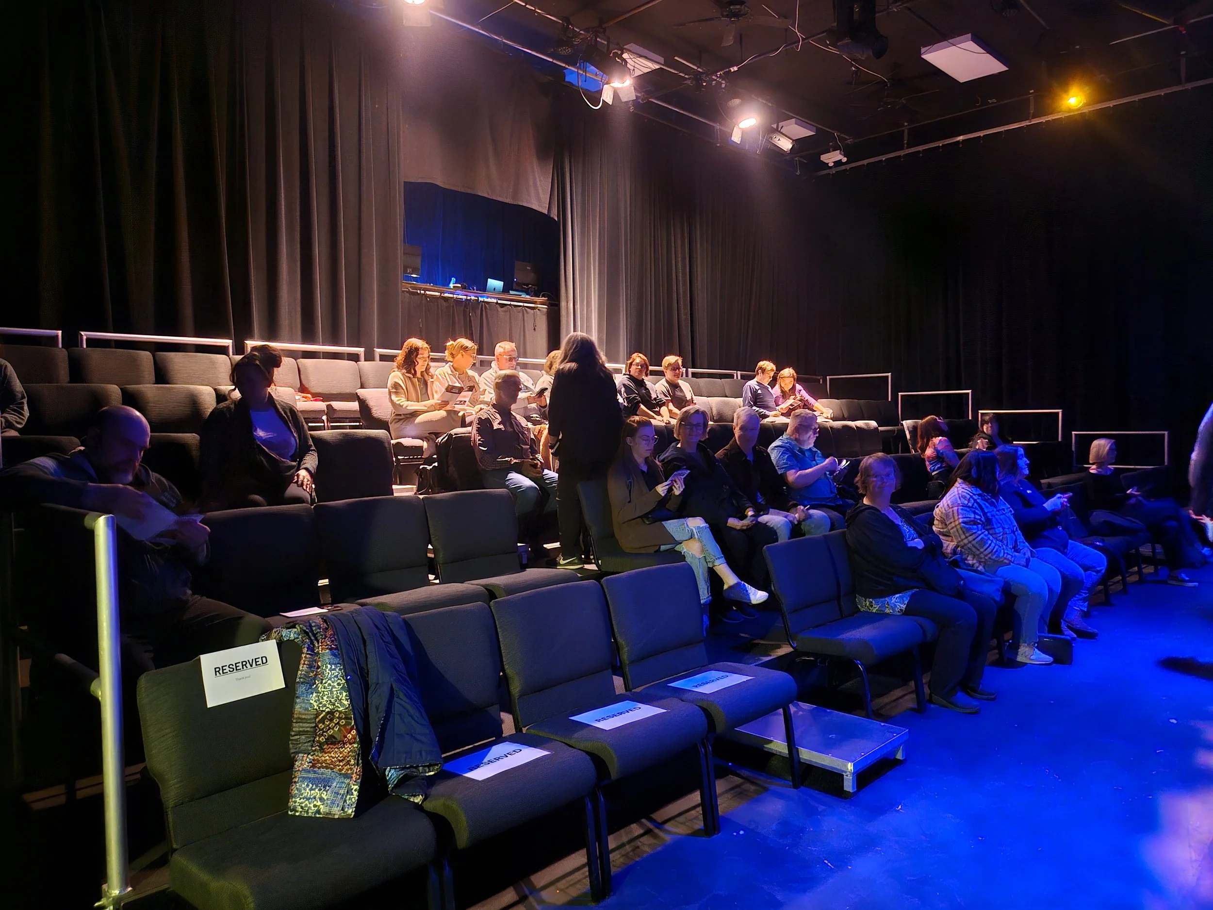 Crowd 14.jpg
