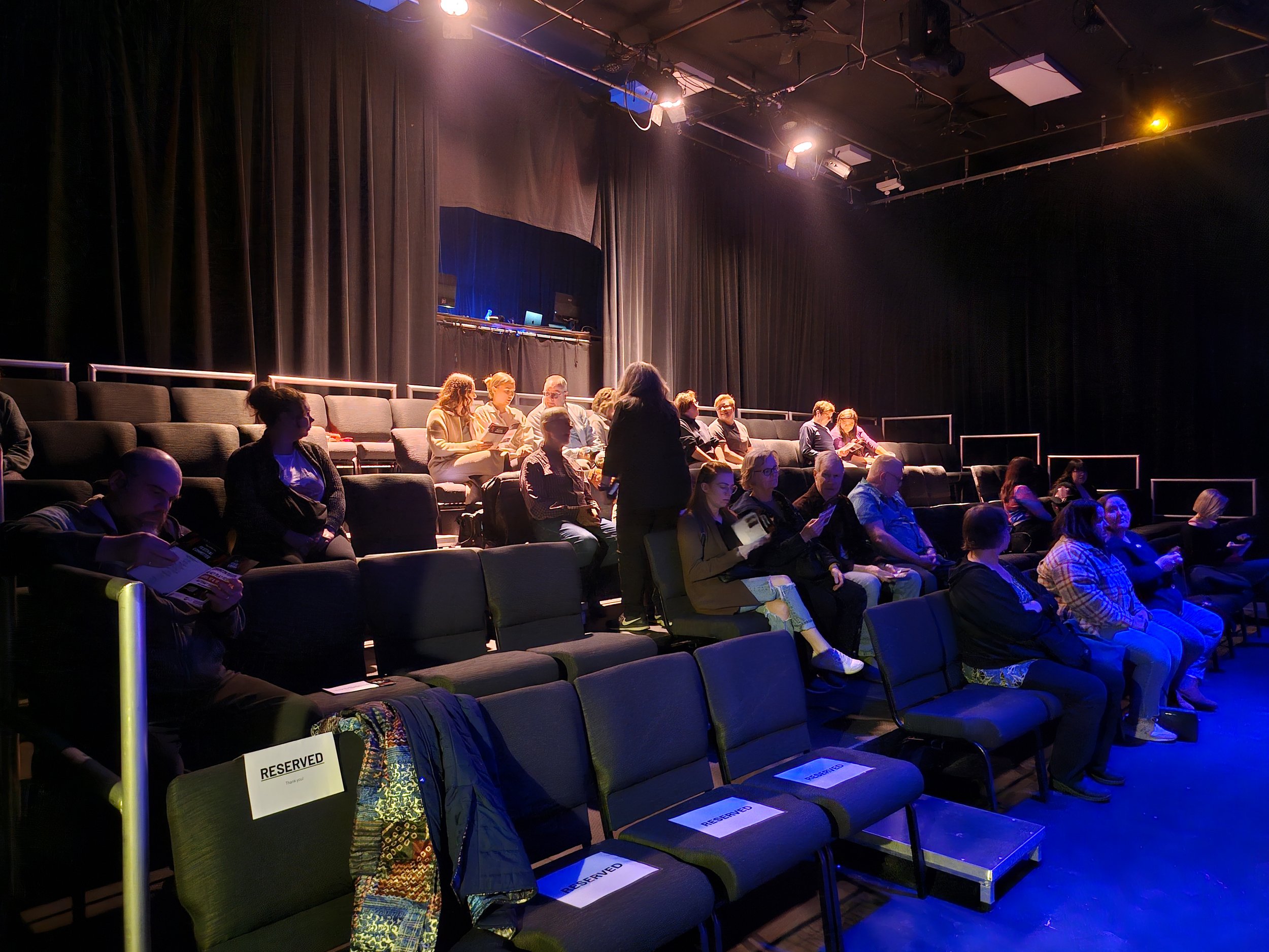Crowd 13.jpg