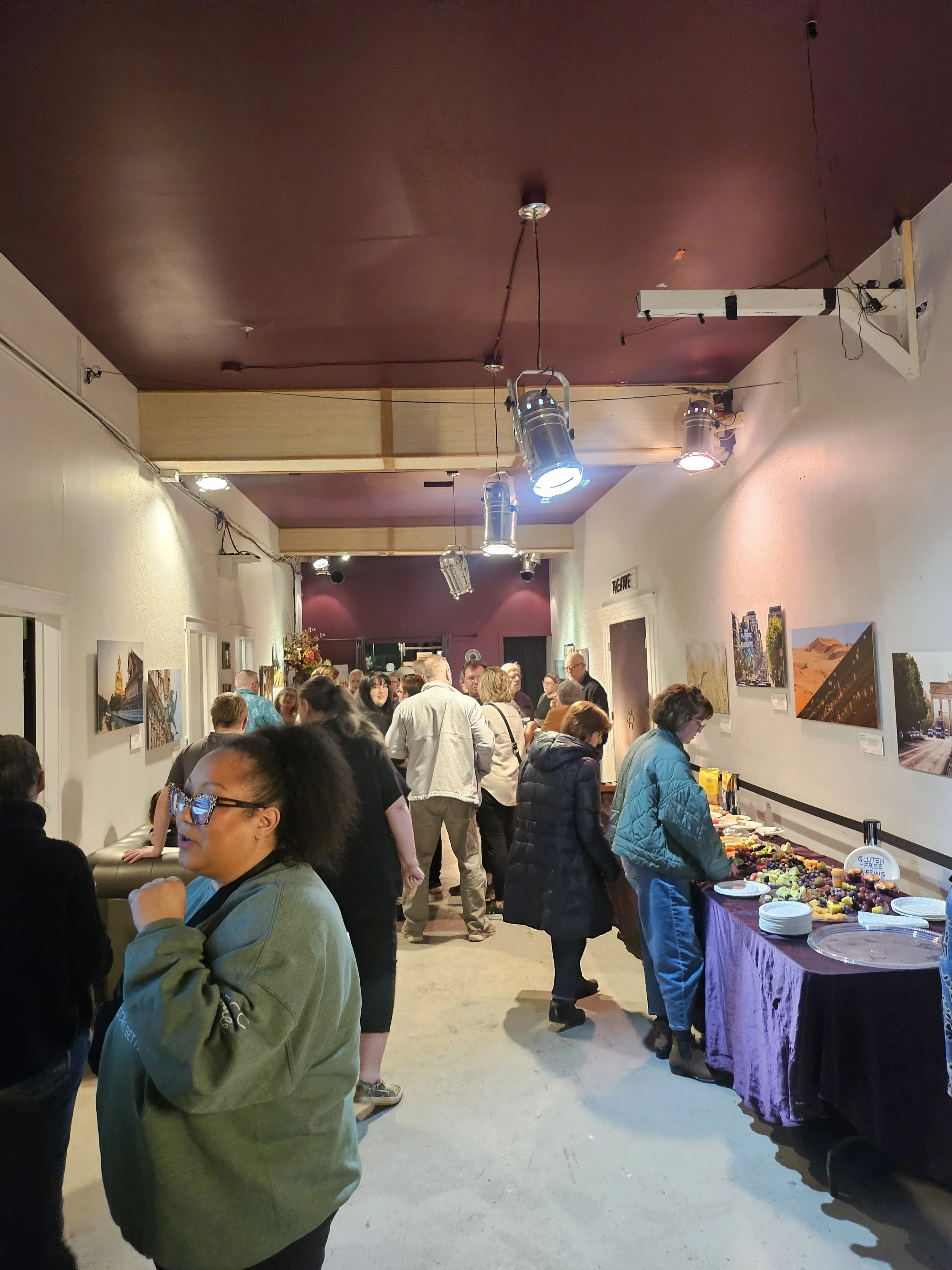 Crowd 8.jpg