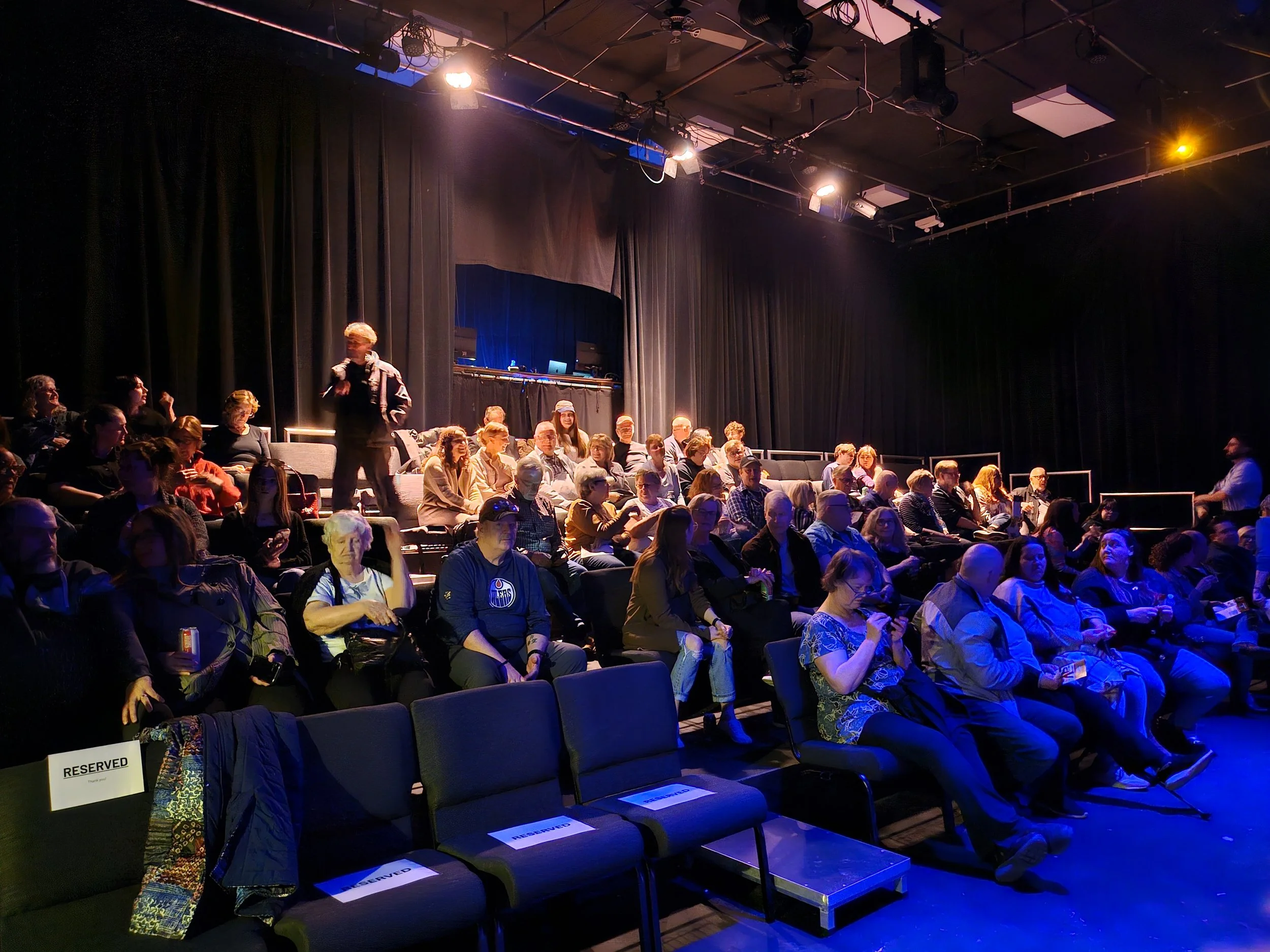 Crowd 12.jpg