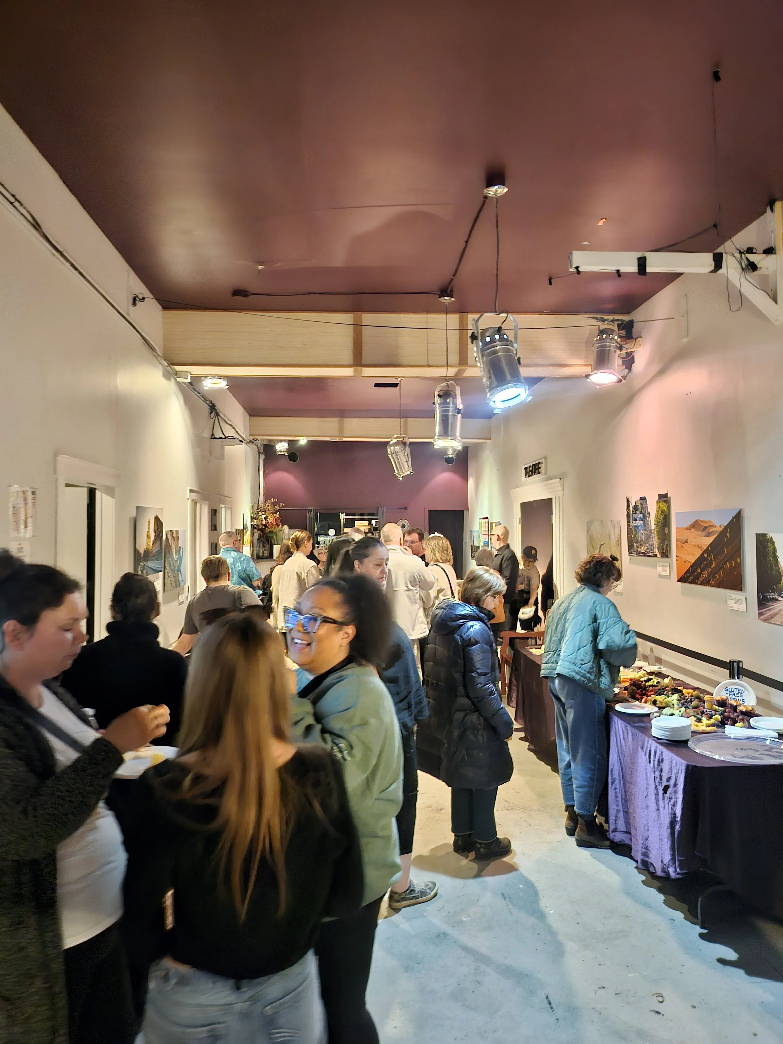 Crowd 10.jpg