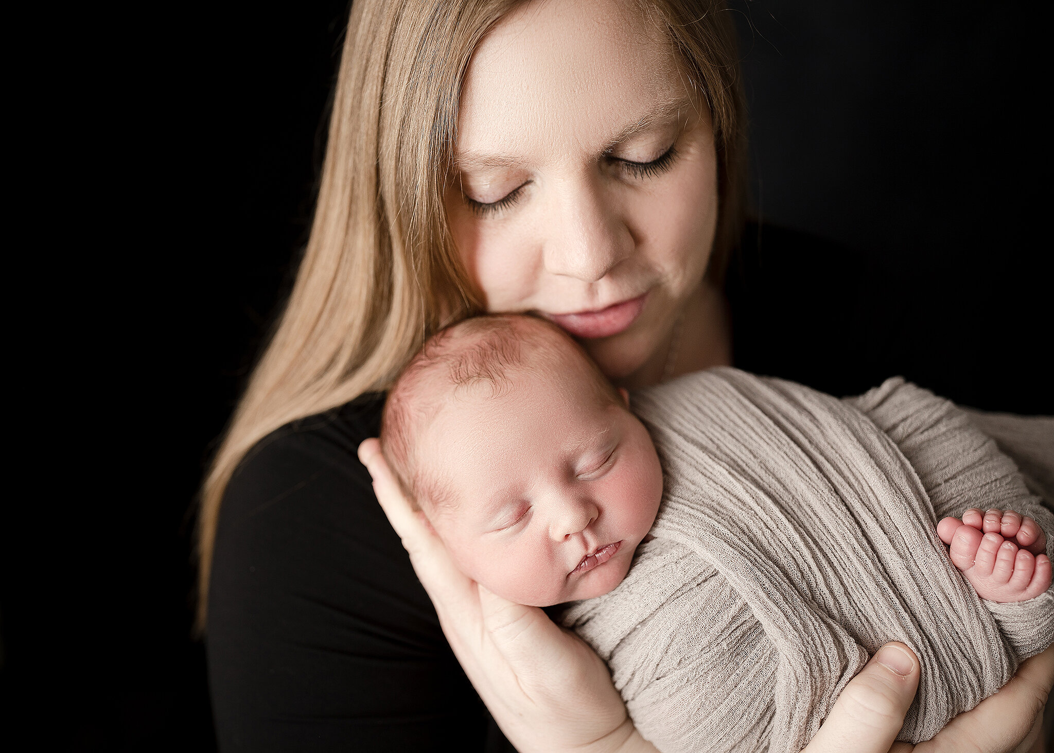 mother and baby newborn photography St. Cloud MN