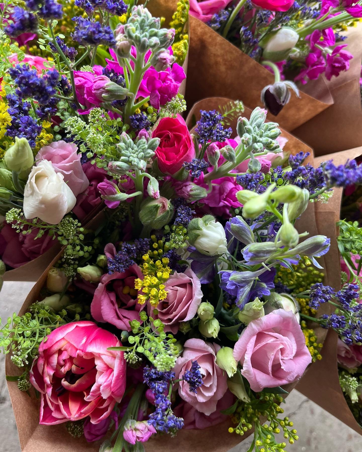 🌷Mother's Day Bouquets🌷 Surprise the mom in your life with beautiful spring flowers! Bouquets will include a mix of tulips and ranunculus from our farm along with other vibrant blooms, plus a handmade card 💌 
Visit our website to pre-order by May 