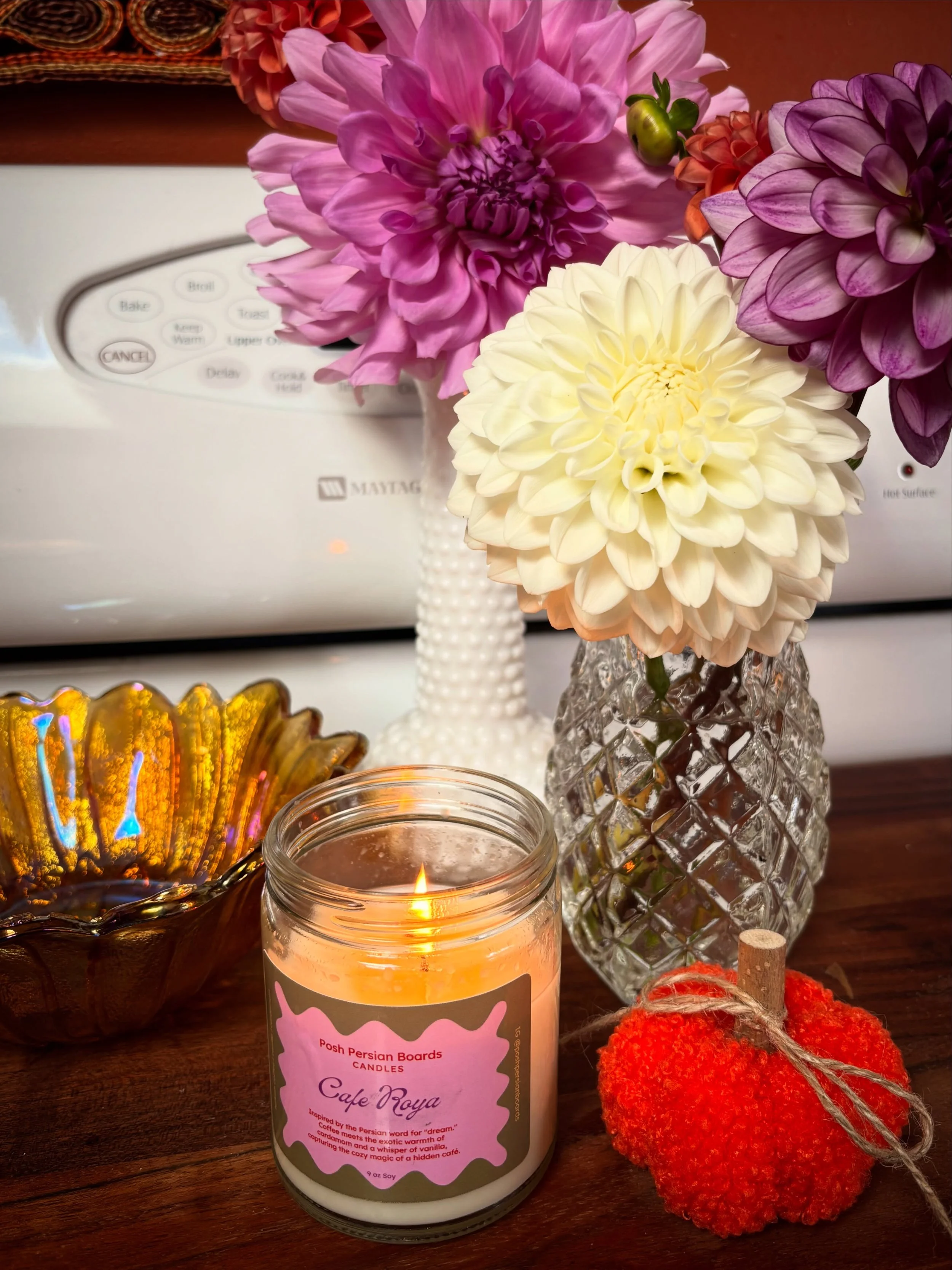 Nothing makes a home cozier than fresh flowers and candles🕯️I recently bought my first candle from my friend Golnar, owner of @poshpersianboards and I am obsessed already and love how amazing my house smells 🧡 Her soy wax candles are made with non-