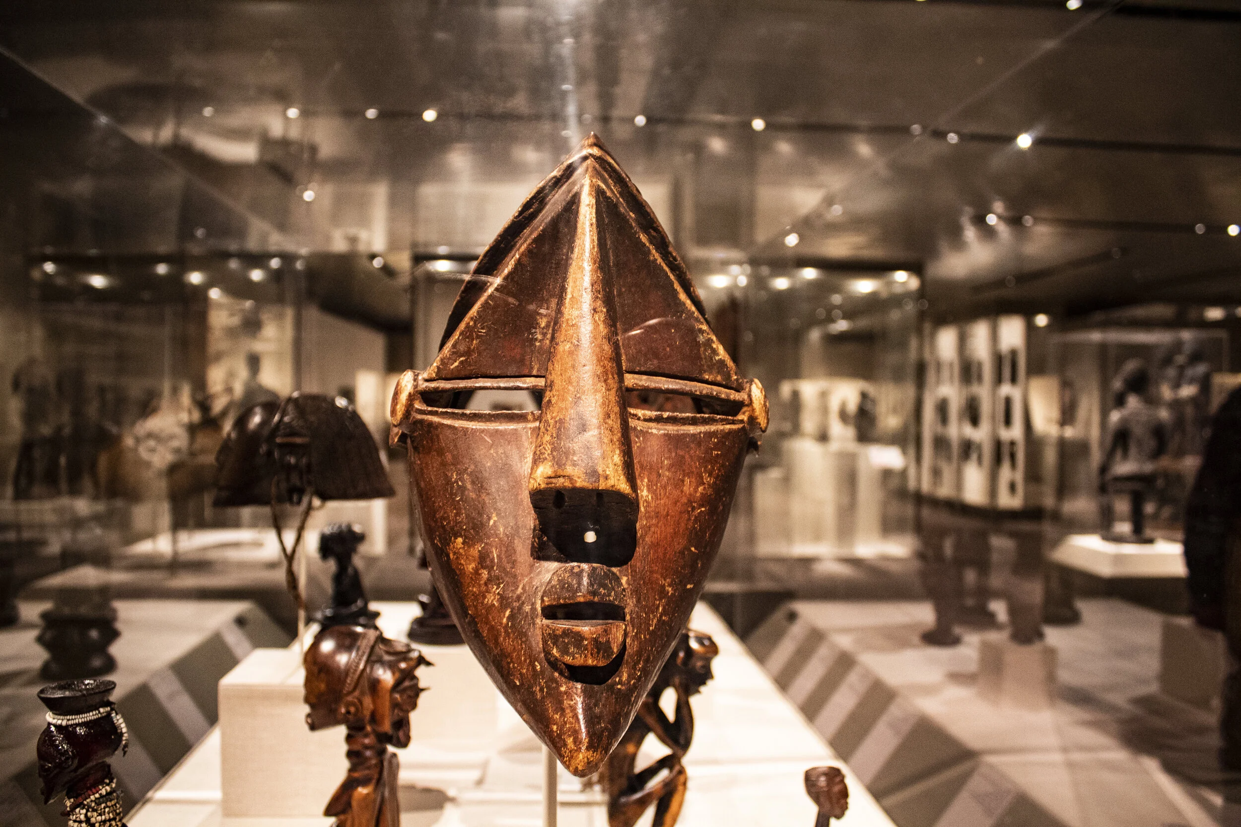 mask-mfondo-19th---20th-c-drc_46029748922_o.jpg