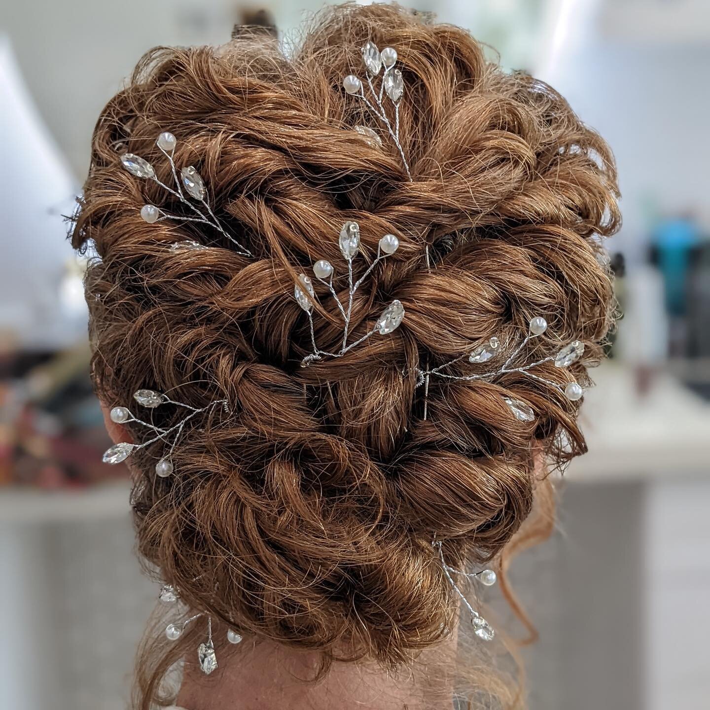 How Romantic 🌹😍
.
.
.
#nolabridal #nolahaircolorist #curlyupdos #naturalgingerhair #neworleanshairstylists