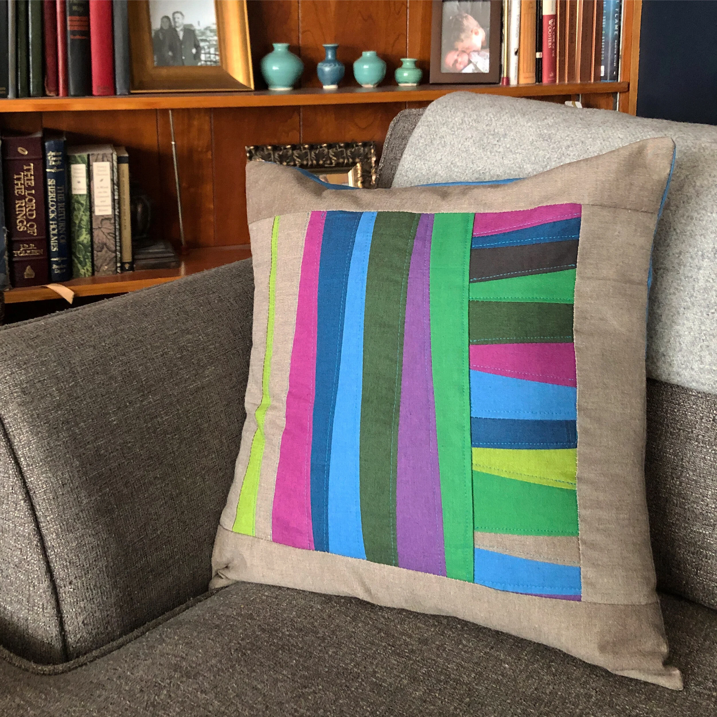 Scrappy Shine Pillow, Pattern Suzy Quilts