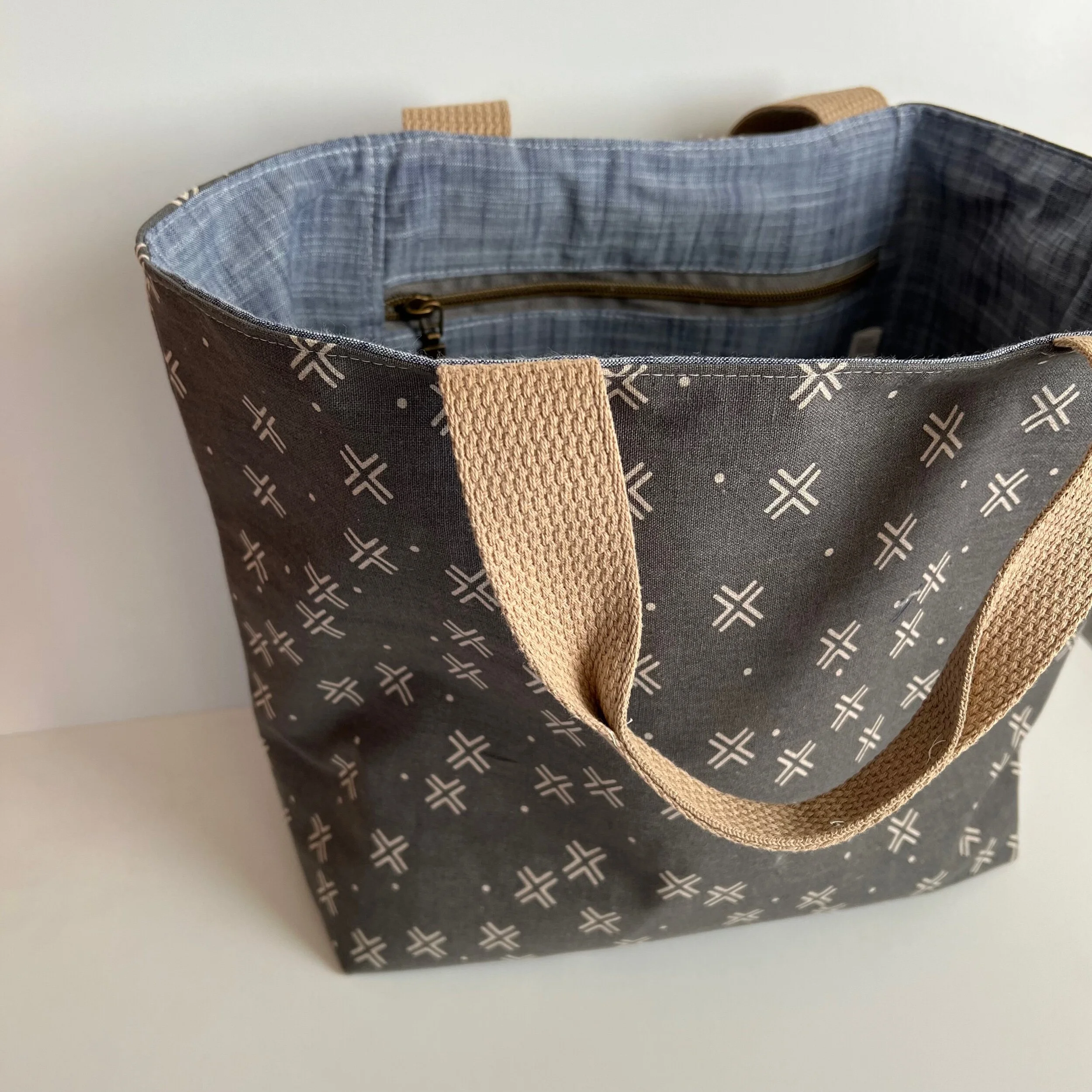 9E5E8DD6-F5A7-4DDA-8C3A-DD5E279EF141