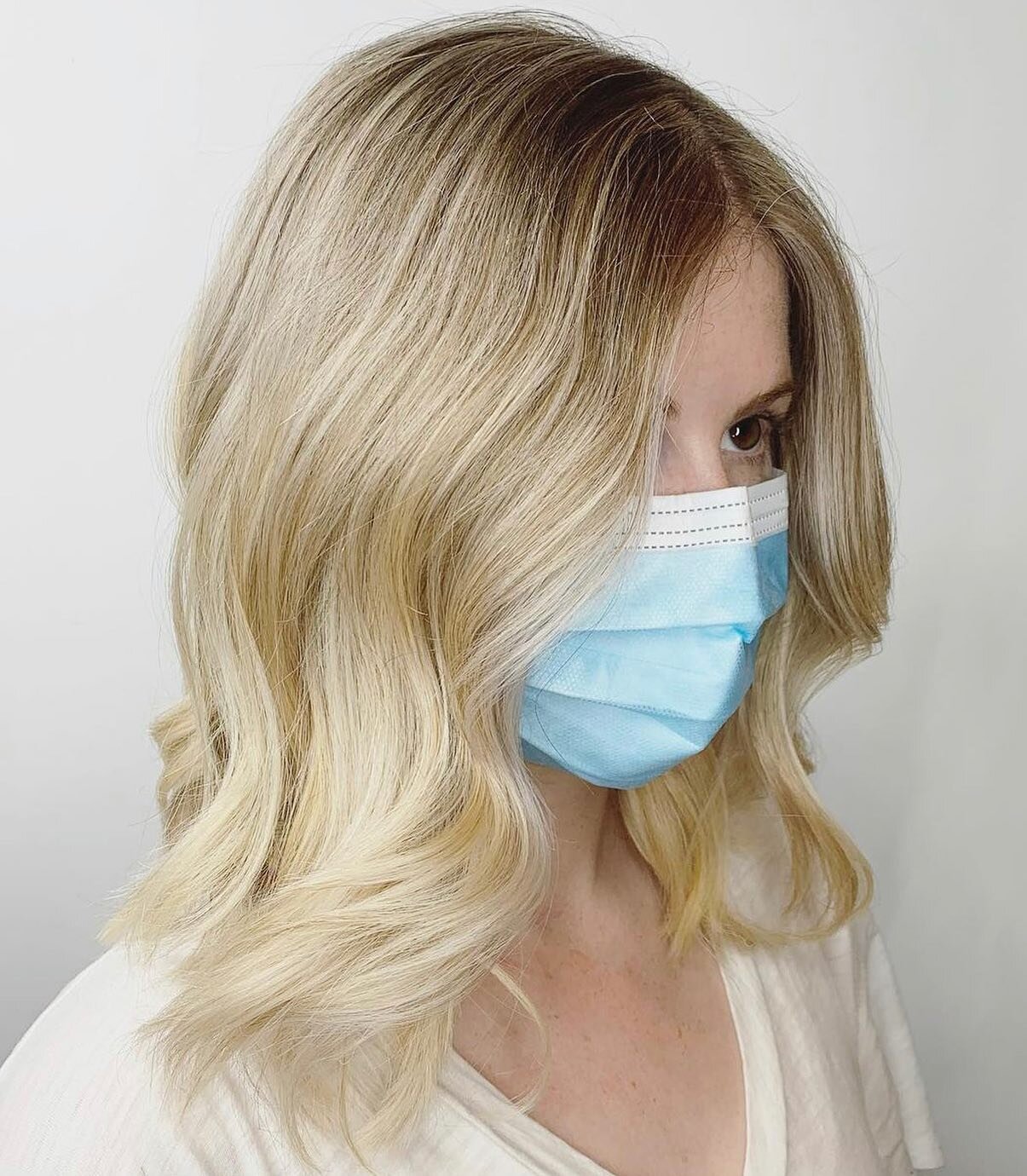 The Softest Blend by @serrah.hbsalon .
.

#vancouverhairstylist #vancouverhair #vancouversalons #balayagevancouver #balayage #haircolors #haircoloring #haircolorist #salonmagazine #dailyhivevan #beautiful #longhair #northvancouver #vancouvermakeupart