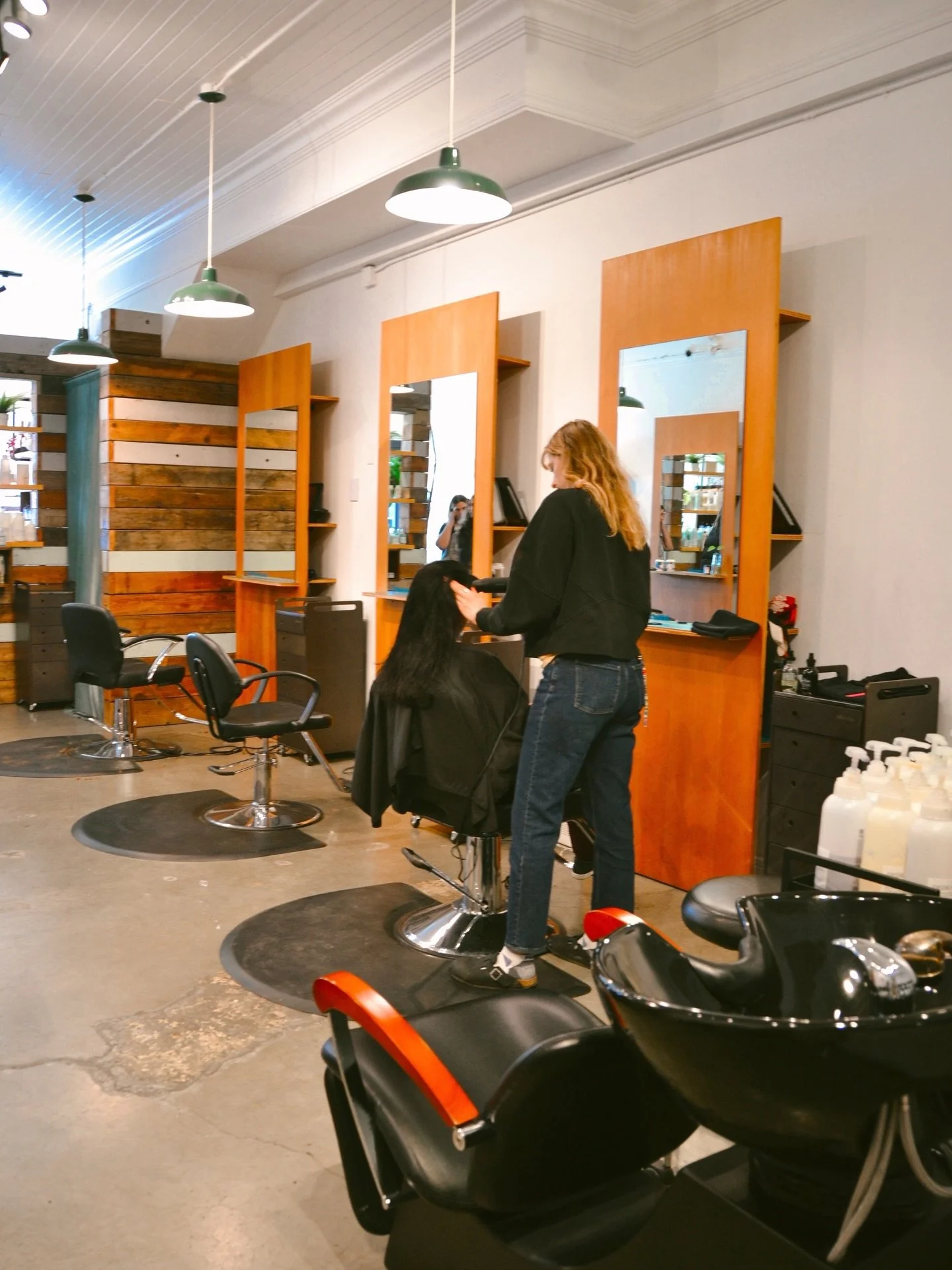 A fresh season calls for fresh hair ✨

If you&rsquo;ve been thinking about a spring refresh, consider this your sign.

Your dream hair is only one appointment away. Book your visit online with our stylists today 🌷

📧 heartbreakersalon@gmail.com
💻️