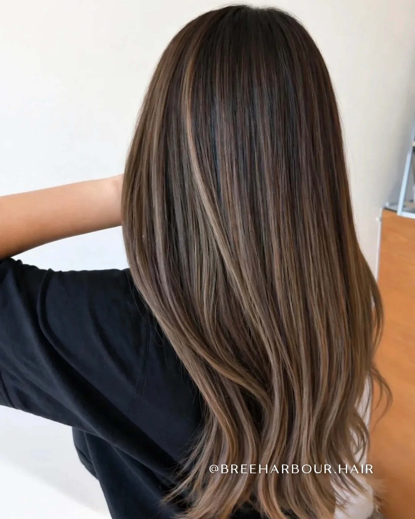 Expensive-looking hair without the upkeep ✨

Lived-in bronde gives you that effortless, sun-kissed dimension while keeping your hair healthy and low maintenance.

Customized by @breeharbour.hair ✂️

Secure your appointment online now.

📧 heartbreake