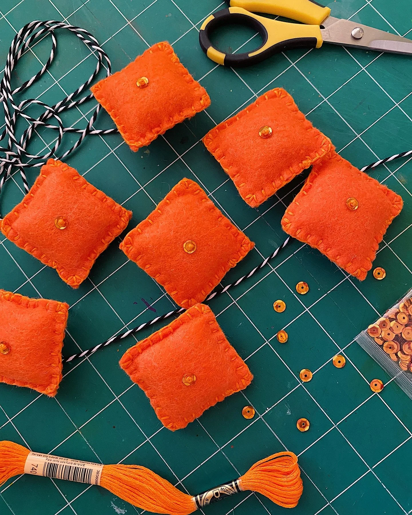 Hey Ho
It’s a behind the scenes of my cheesy banner! Cheese cracker, if you will? Cheese it’s? It’s cheese?
I’ll have this 6’ felt banner available Sunday at the @coronadophx street fair 🧀
.
.
.
#steflandes #tinyhorses