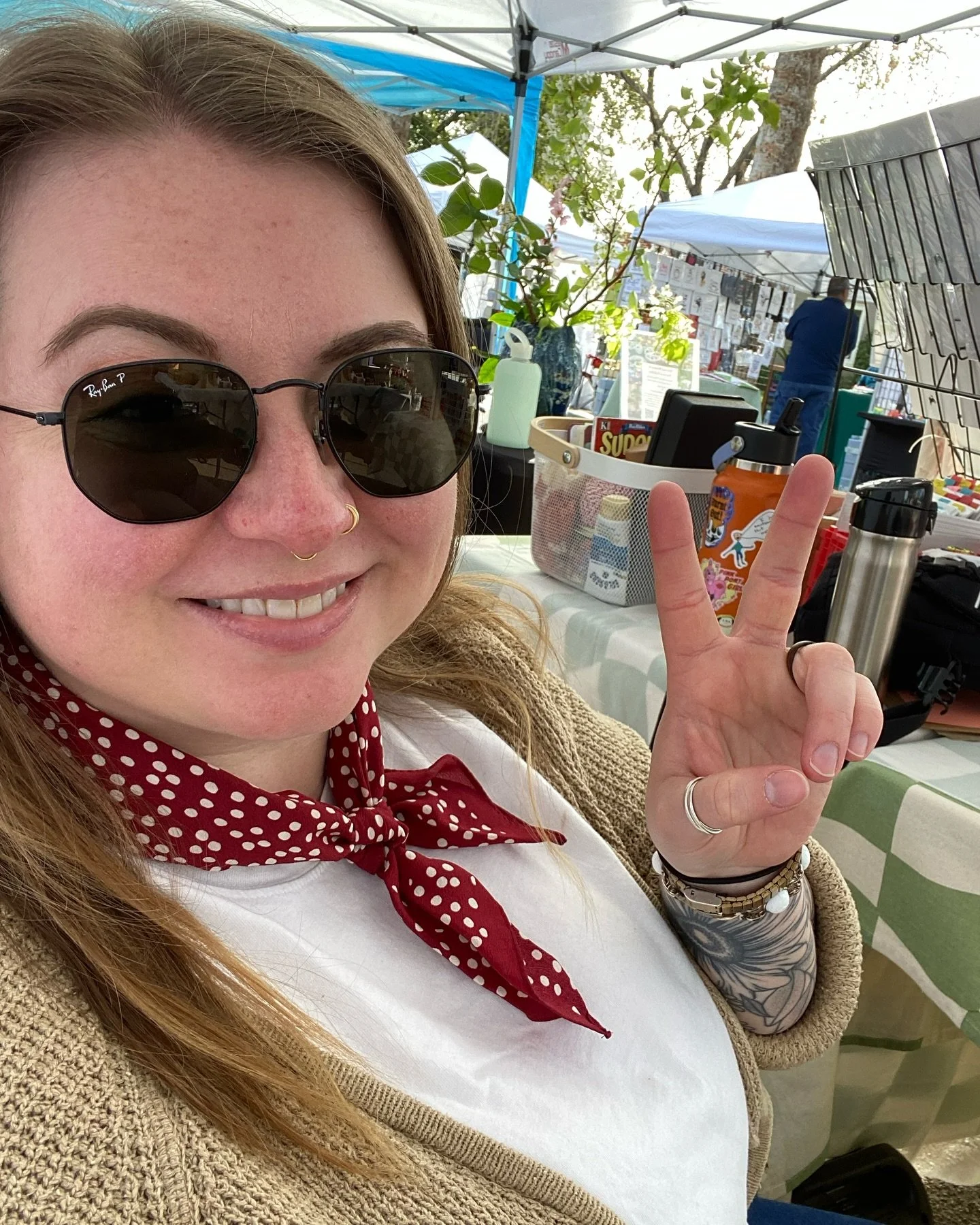 We’re done here at the Willo Home Tour & Street Fair from 10-5pm! @willophxhistoric 
Come check out thr homes, the art, and the fun vibes
🟠 HN19, on Holly between 3rd and 5th Ave 
.
.
.
#steflandes #tinyhorsestudio #thatsartpeople #shopl