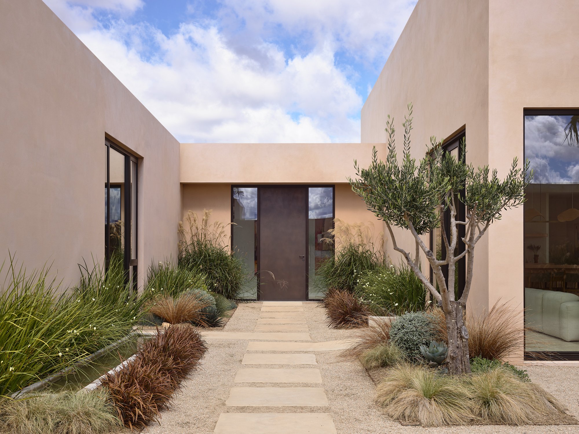 Orange-Spring-House-by-Studio-Esteta-Issue-13-Feature-The-Local-Project-Image-24.jpg