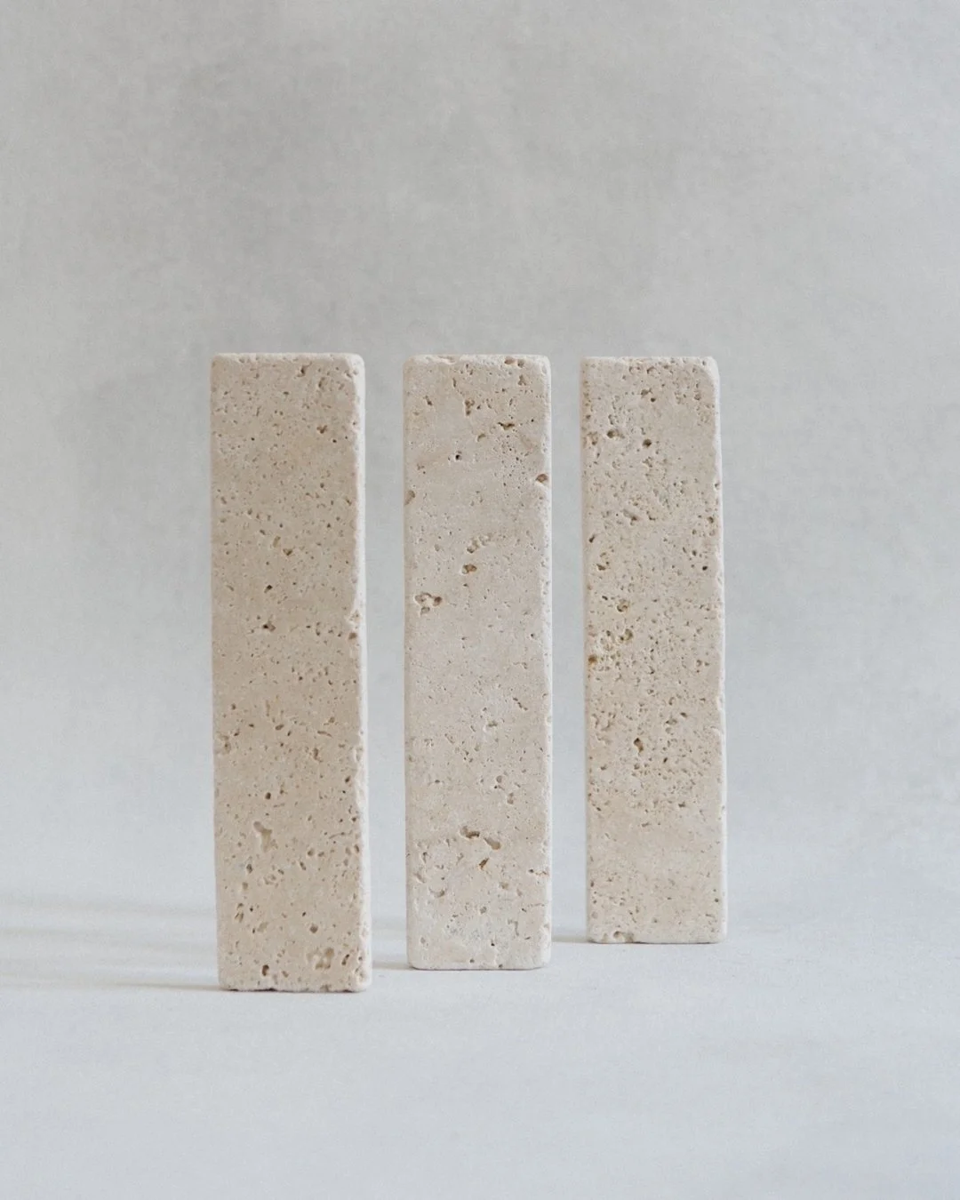 ✨ Volvi&oacute; a estar disponible, entrega inmediata ✨​​​​​​​​
​​​​​​​​
Un revestimiento &uacute;nico, trabajado con un delicado proceso antique que realza sus matices y texturas naturales.​​​​​​​​
Por su car&aacute;cter artesanal, ingresa siempre e