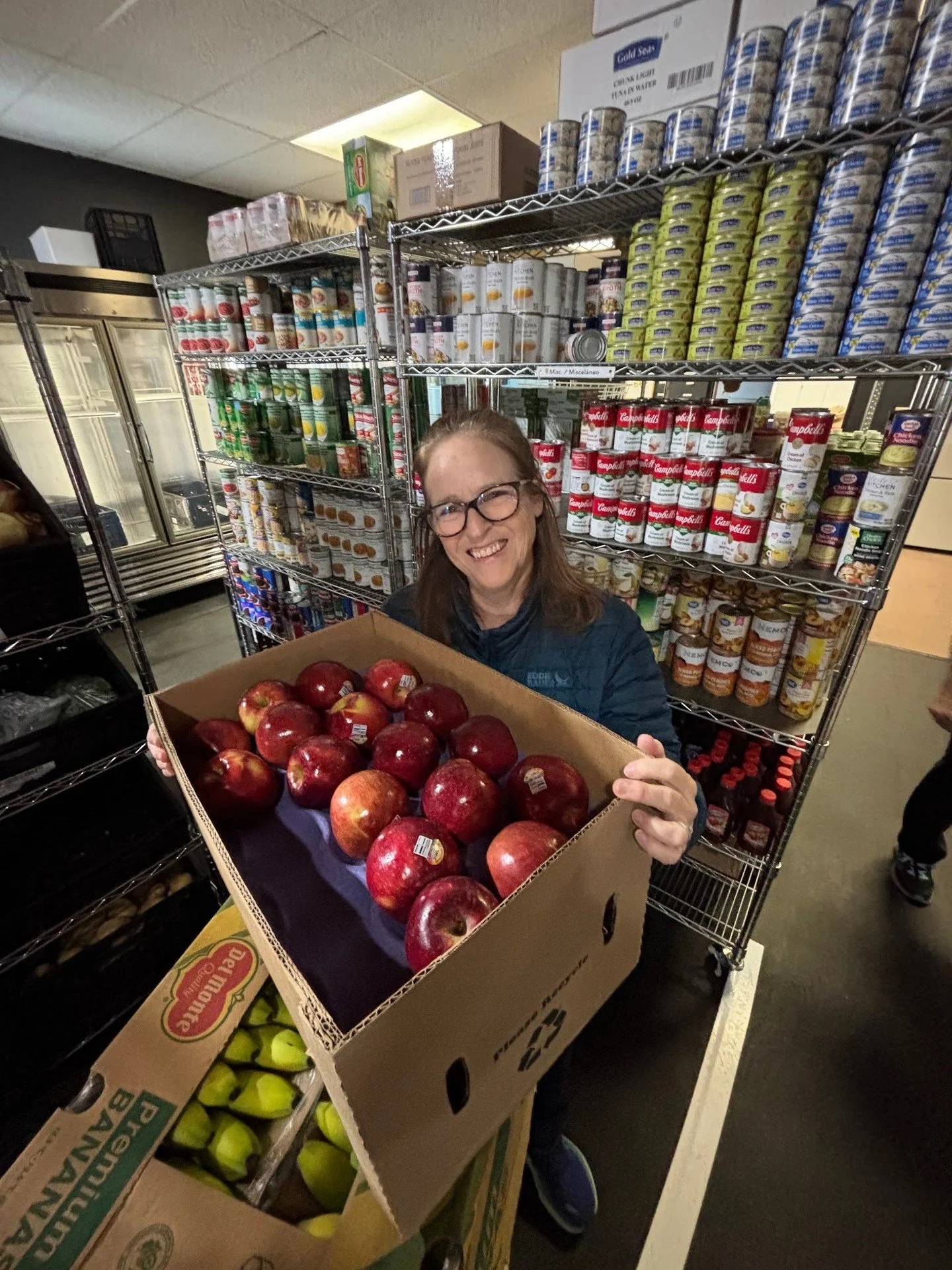 ☀️ Looking for a meaningful way to give back this summer? Join BGOLDN in making a difference right here in our community! 💛 
We're looking for volunteers to support: ⭐️ Fresh Food Pantry⭐️ Grocery Delivery ⭐️ Food Rescue 
🔗 Learn more and sign up a
