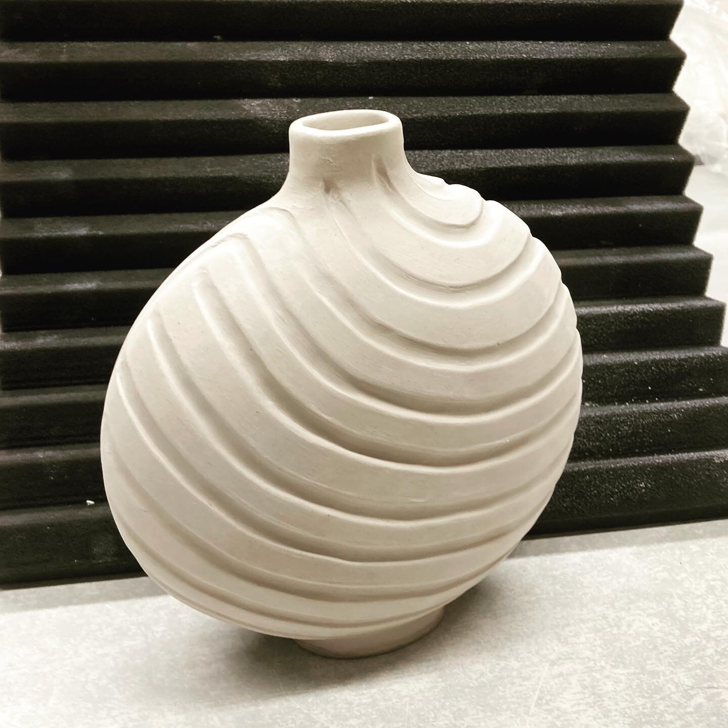 Beautiful #handbuiltceramic #vase by @anniesphotogram #wip #greenware #handcarved #pottery #potterie #ceramics #slabbuiltceramics #ceramicart #cer&aacute;mica #keramiek
