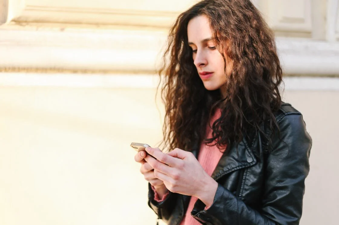 Here's What To Text Your Partner After A Fight To Show You're Sorry