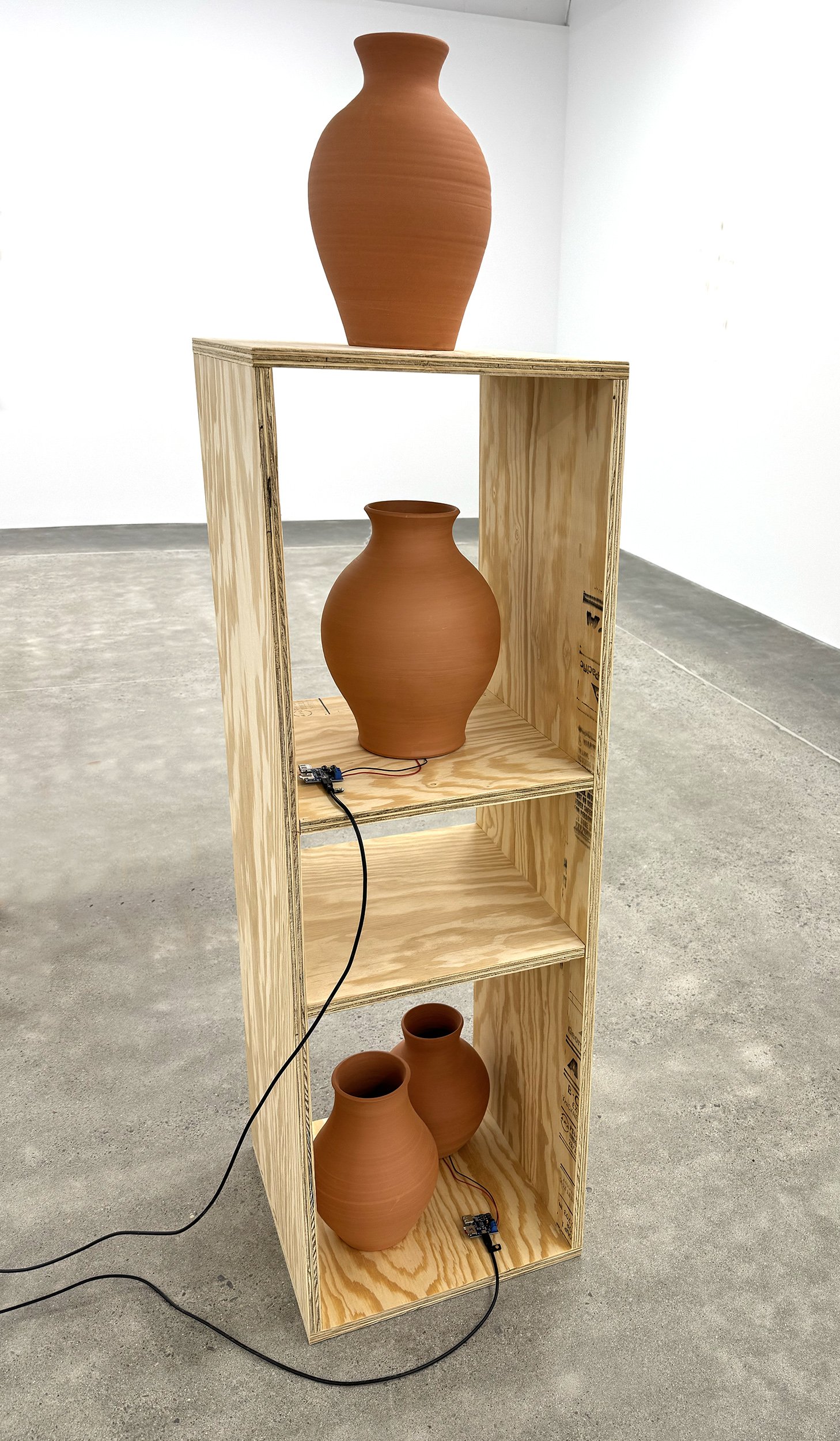 Raheleh Filsoofi
The Excerpts of the Earth , 2025
Ceramics, plywood, wires and speakers
62 x 16 x 16 in (157.5 x 40.6 x 40.6 cm)
IN9488