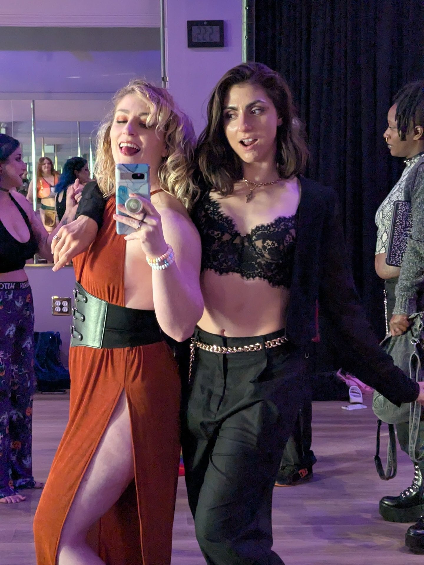 SPOOKY COOCHIE SEASON RECAP

1. Showcase babyyy @jsheezie 
2. The best track pants from @ditto_vintage 
3. Trying not to get burned
4. Bougie s&rsquo;mores 🤤
5. Facts @concoursedancebar 
6. My umbrella broke so she hitched a ride
7. Being a single m