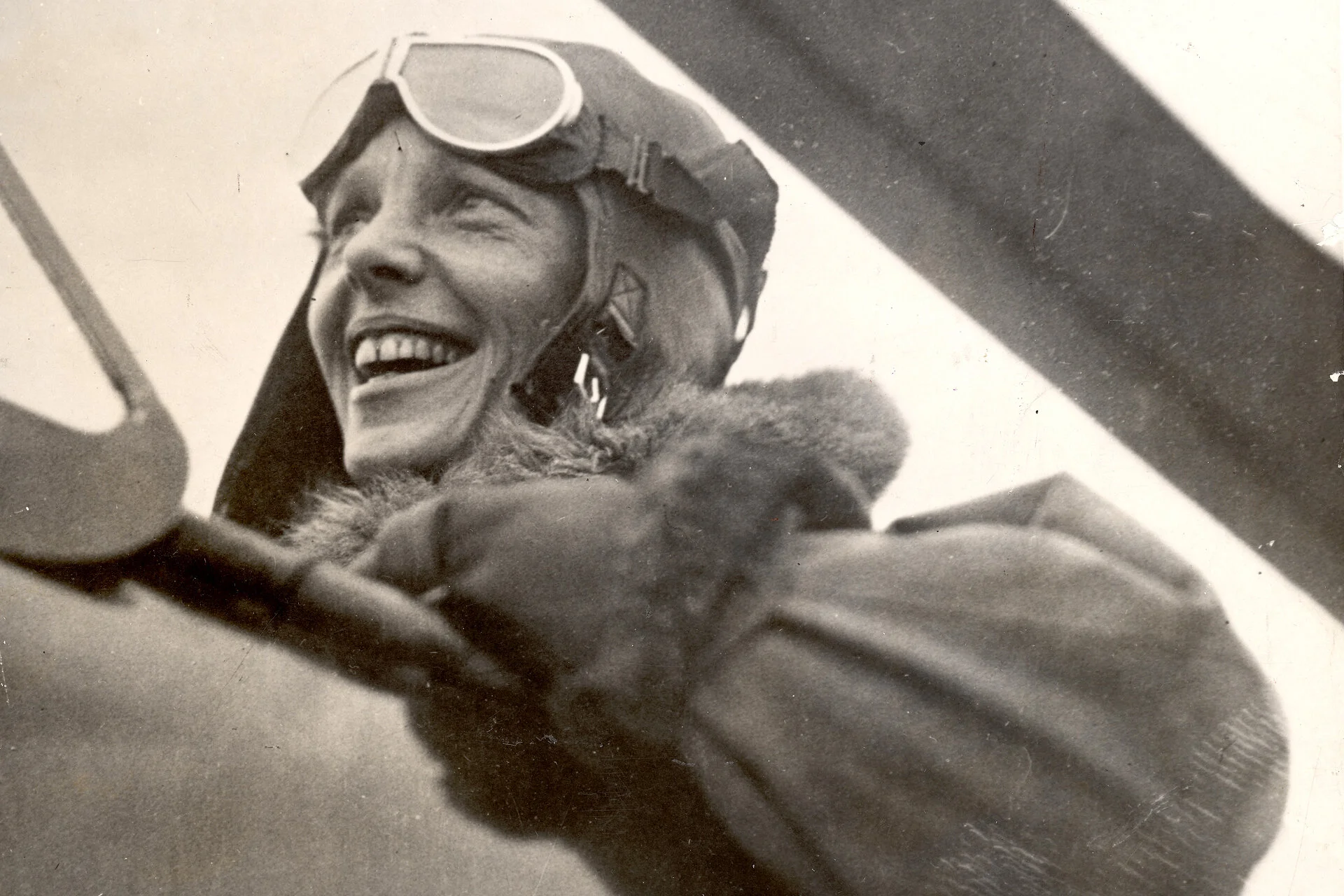 Amelia Earhart Biography